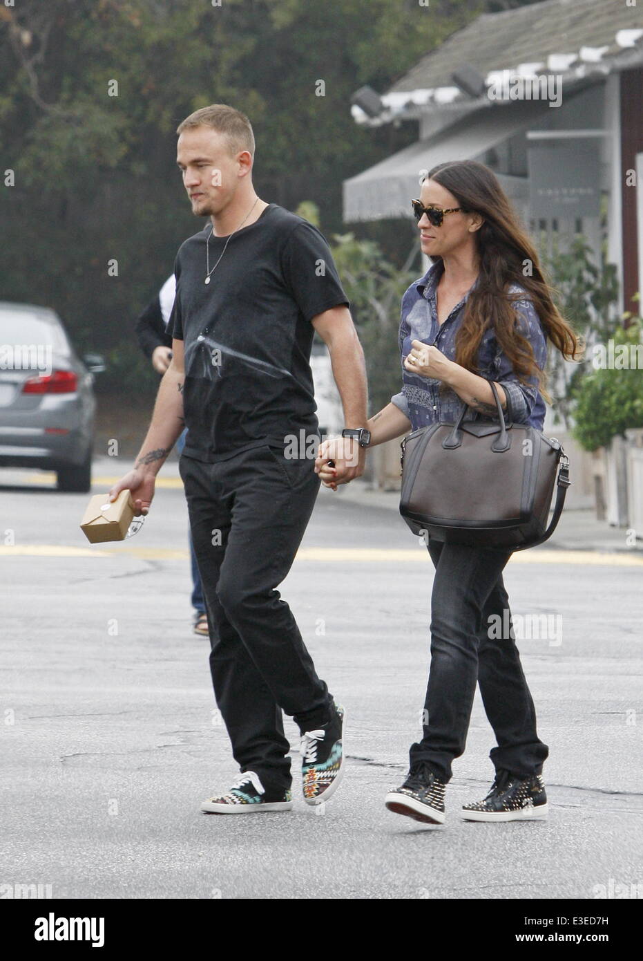 Alanis Morissette et son mari Mario Treadway dehors et environ dans la région de Brentwood comprend : Alanis Morissette, Mario Treadway Où : Los Angeles, CA, United States Quand : 20 Oct 2013 Banque D'Images