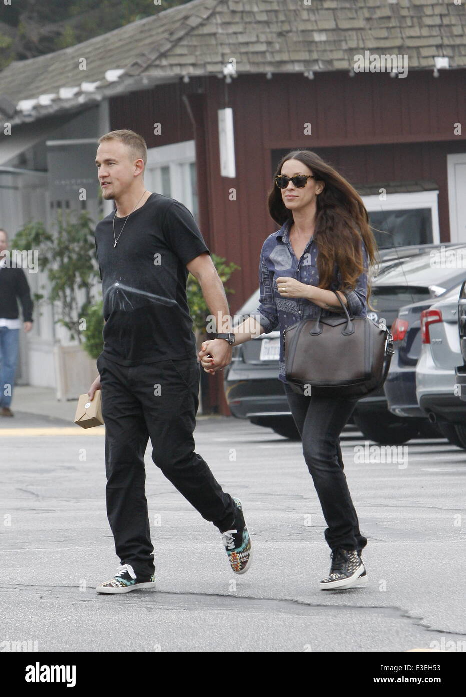 Alanis Morissette et son mari Mario Treadway dehors et environ dans la région de Brentwood comprend : Alanis Morissette, Mario Treadway Où : Los Angeles, CA, United States Quand : 20 Oct 2013 Banque D'Images