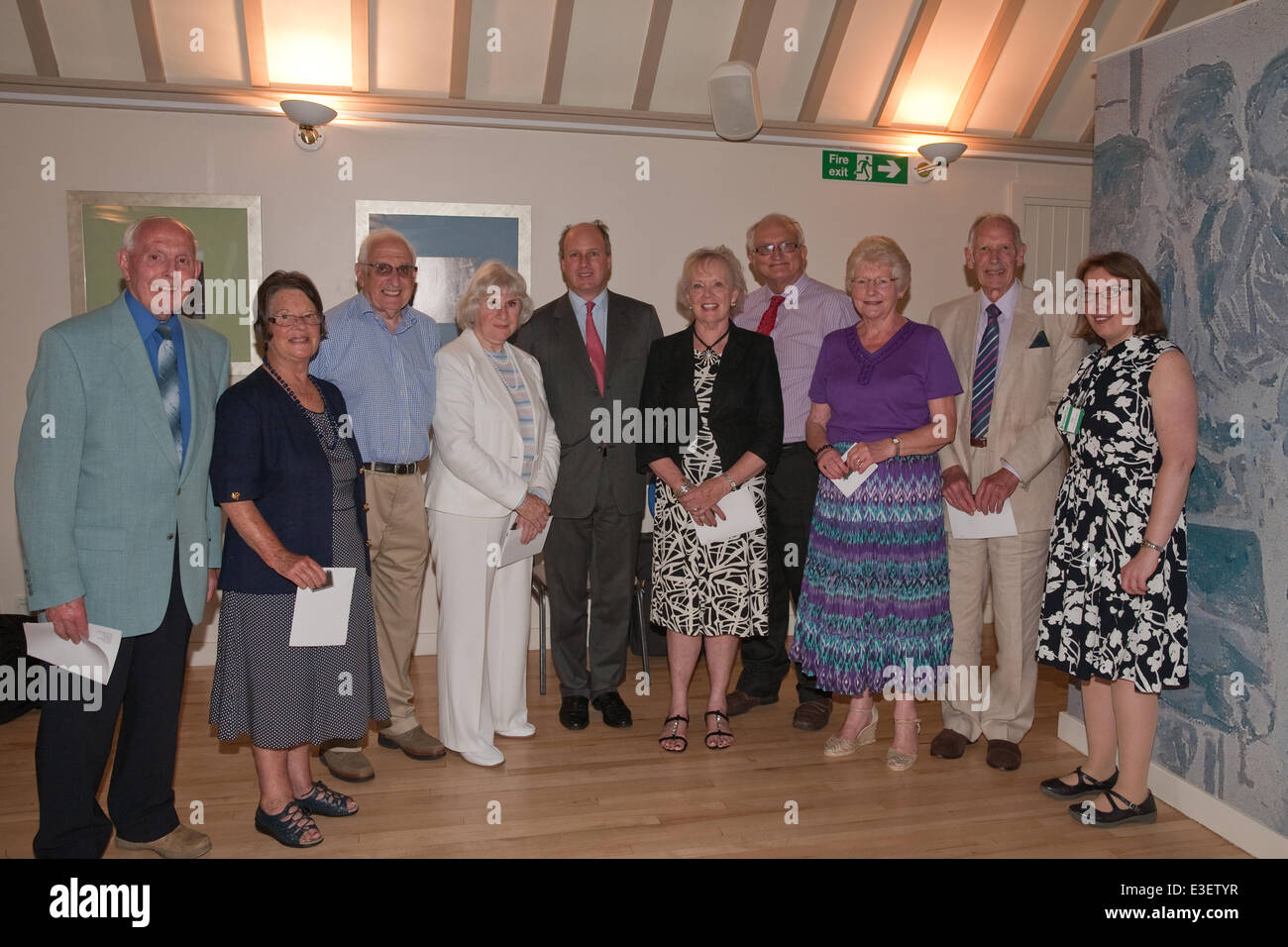 London, UK. 23 Juin, 2014. Randolph Churchill, arrière-petit-fils de Sir Winston Churchill, présente quinze ans les prix de long service pour les bénévoles du National Trust à Chartwell Crédit : Keith Larby/Alamy Live News Banque D'Images