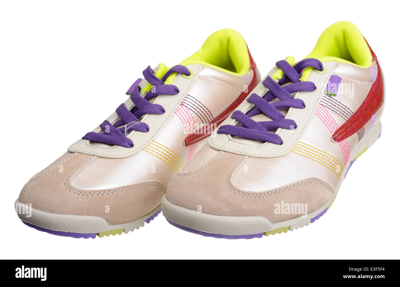 Women's sneakers, isolé sur un fond blanc. Banque D'Images