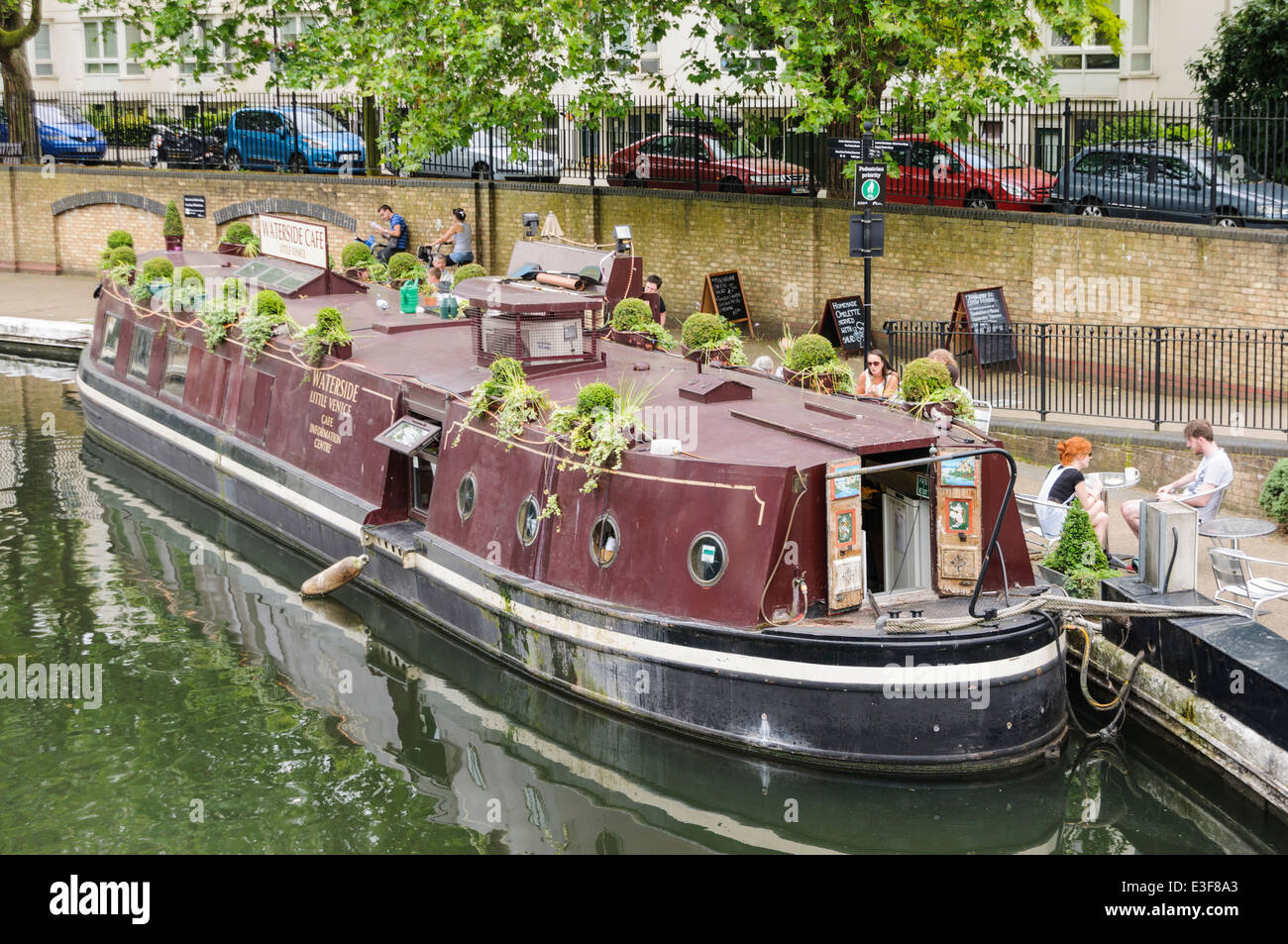 Café flottant à Paddington Basin Banque D'Images