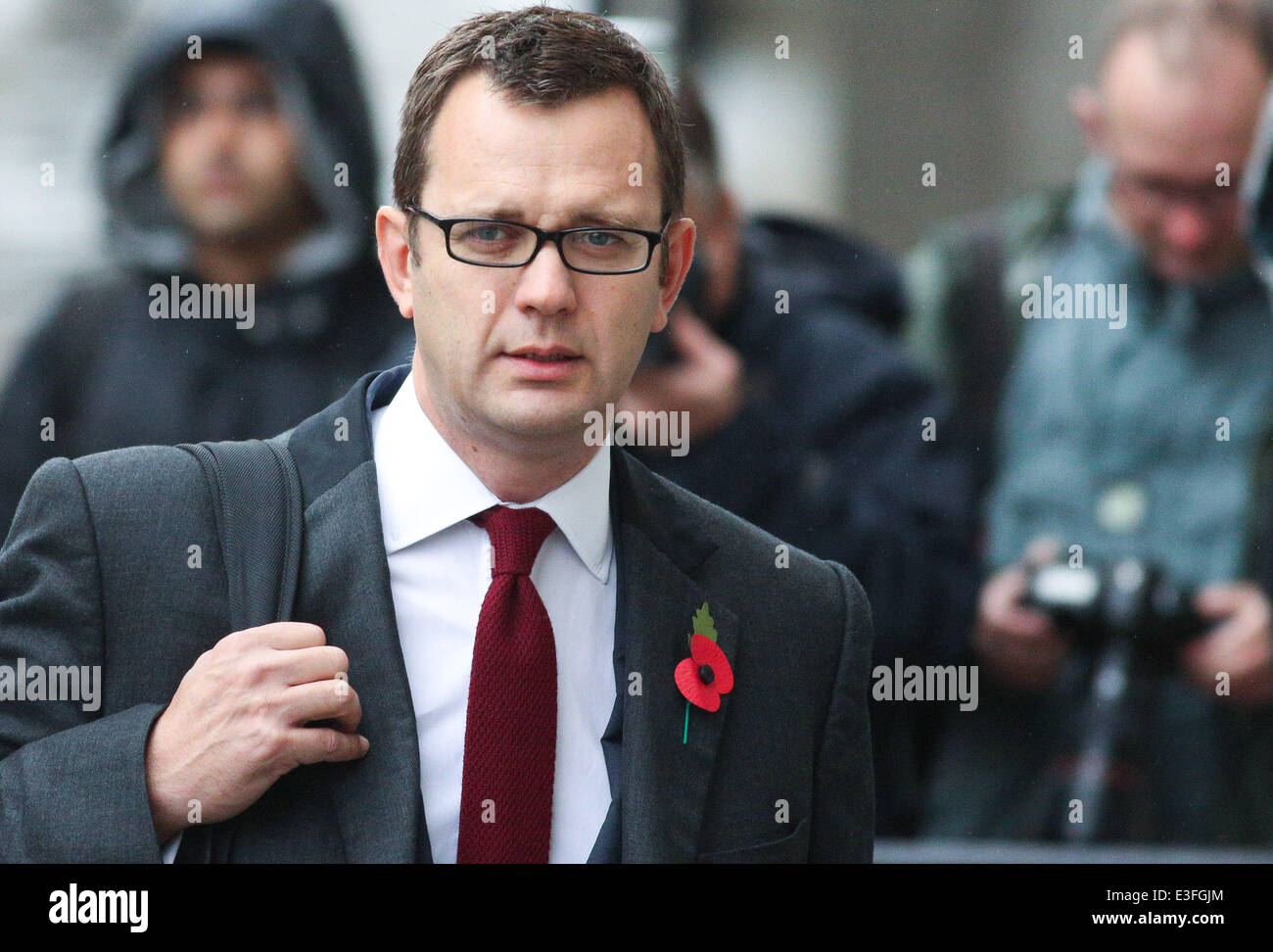 Andy Coulson arrive à l'ancien Baily où il passe en procès aux côtés de l'ancien rédacteur en chef Stuart Kuttner, ancien directeur de l'Ian Edmondson ; et Rebekah Brooks. Tous les nier le complot pour intercepter les messages de la messagerie vocale de téléphone mobile. Coulson et ex-News du monde de l'éditeur royal Clive Goodman nier les accusations de complot en vue de commettre une faute dans la fonction publique. Brooks refuse également deux accusations de ce. Elle a également fait face à des accusations de complot pour détourner le cours de la justice, en compagnie de l'ancien assistant personnel Cheryl Carter, 49 ans, mari Charlie Brooks, 50 ans, et ni le chef de la sécurité de Mark Hanna, 50. Banque D'Images