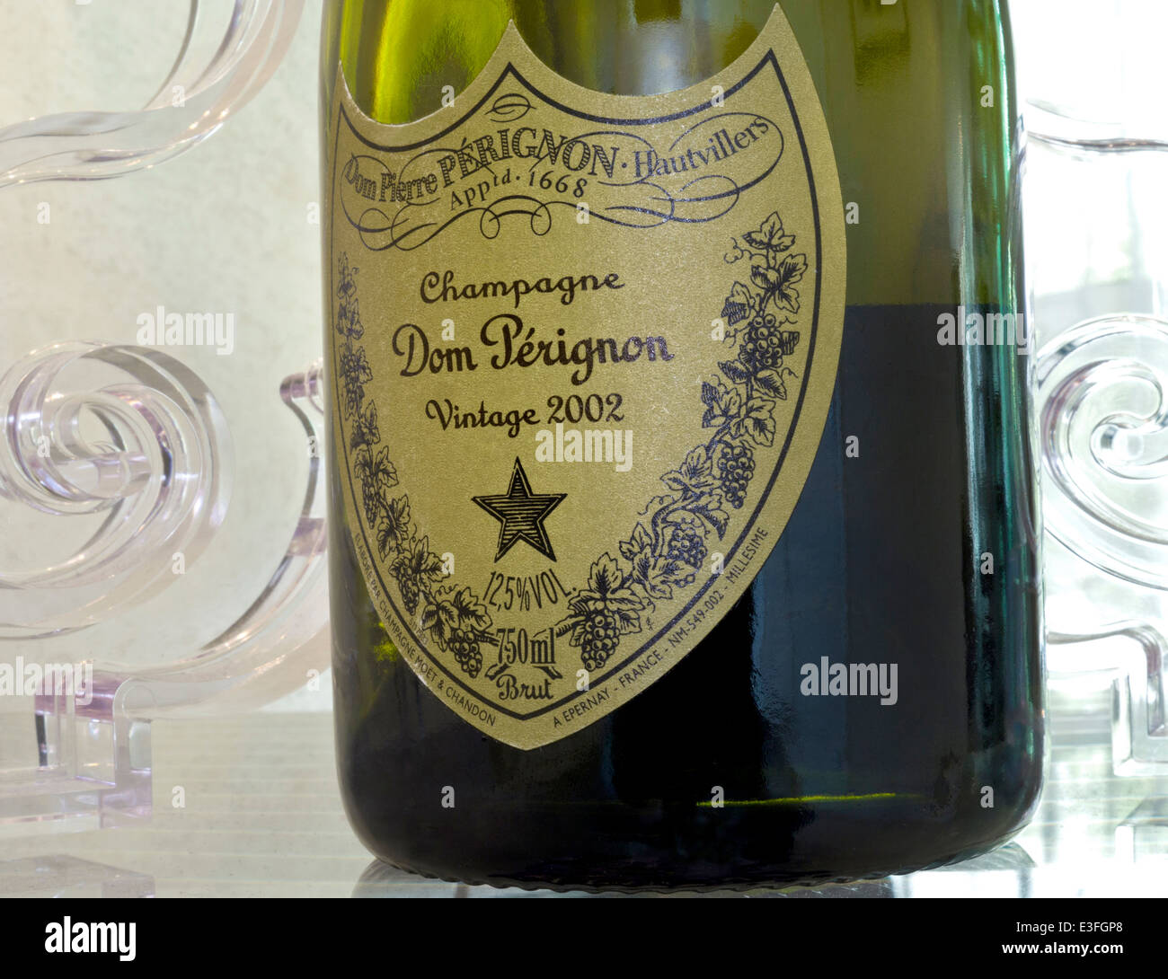 Bouteille de l'année exceptionnelle 2002 Dom Perignon vintage de luxe champagne à la fine cuisine de luxe situation Banque D'Images