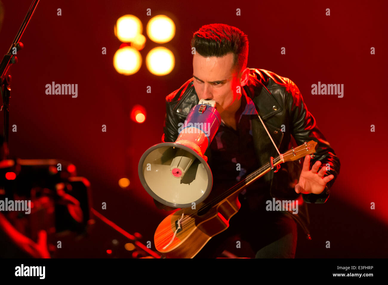 Victor Marichal, guitariste et chanteur, Ukulele avec Victor & la pluie  chien, l'enregistrement à l'ITV London Studios UK Photo Stock - Alamy