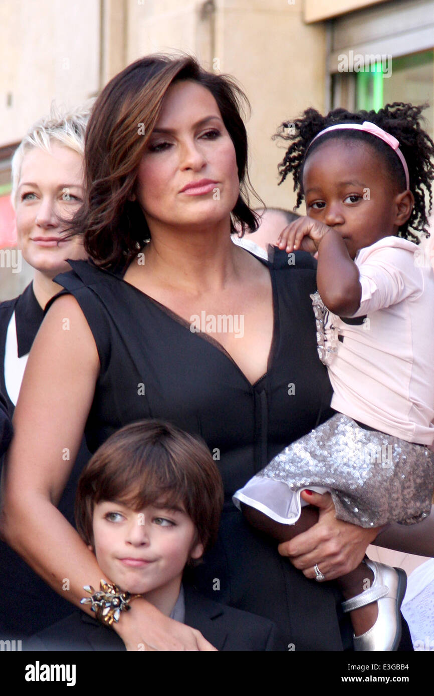 Mariska Hargitay Walk of Fame Star Cérémonie, à côté de l'étoile de sa mère, Jayne Mansfield sur Hollywood Boulevard avec Otherspace,Août Miklos Friedrich Hermann,Amaya Joséphine Hermann Où : Los Angeles, California, United States Quand : 08 Banque D'Images