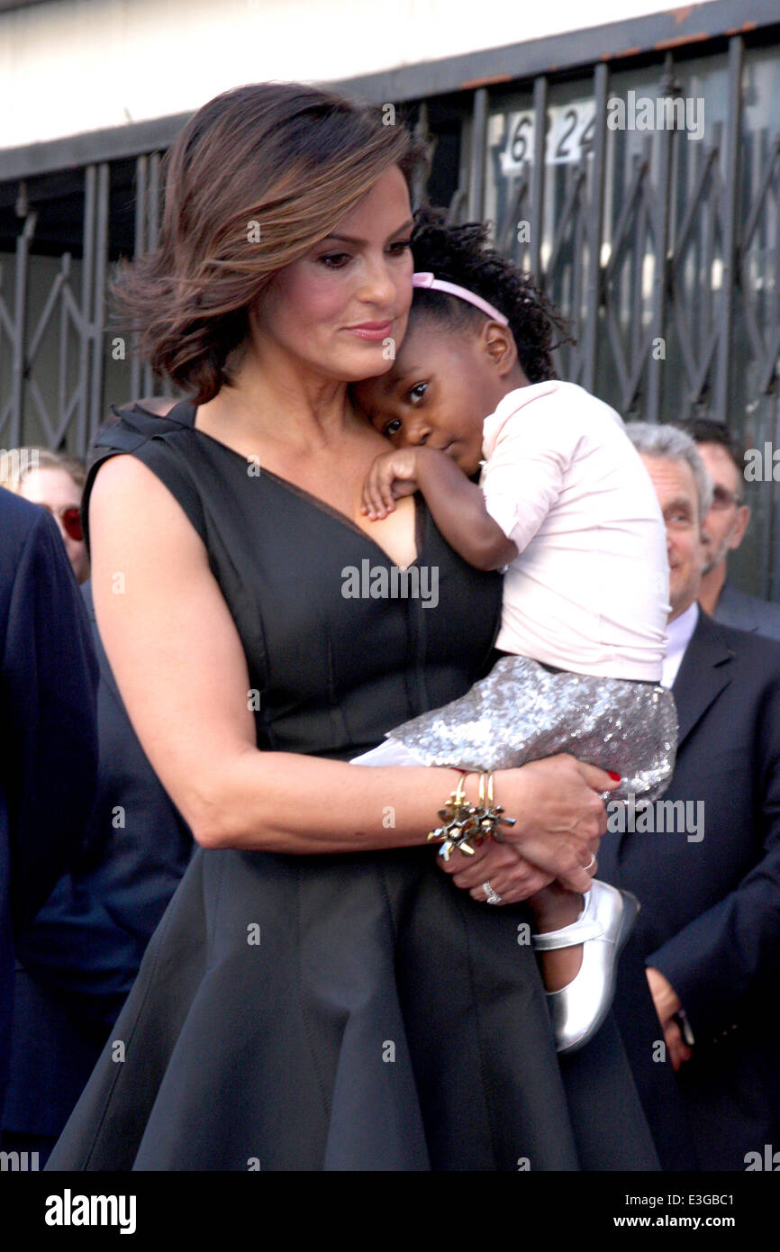 Mariska Hargitay Walk of Fame Star Cérémonie, à côté de l'étoile de sa mère, Jayne Mansfield sur Hollywood Boulevard avec Otherspace,Amaya Joséphine Hermann Où : Los Angeles, California, United States Quand : 08 Nov 2013 Banque D'Images