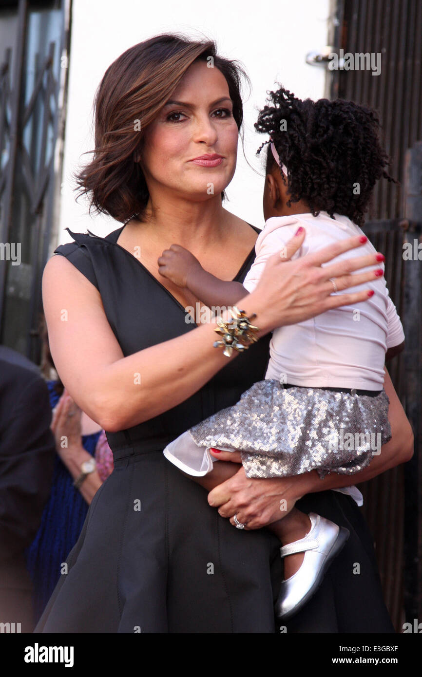 Mariska Hargitay Walk of Fame Star Cérémonie, à côté de l'étoile de sa mère, Jayne Mansfield sur Hollywood Boulevard avec Otherspace,Amaya Joséphine Hermann Où : Los Angeles, California, United States Quand : 08 Nov 2013 Banque D'Images