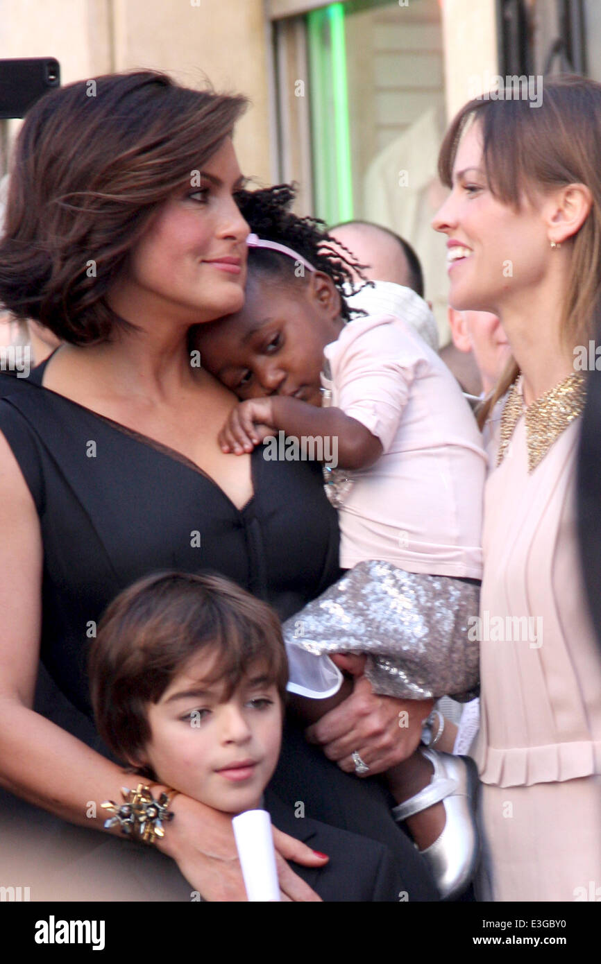 Mariska Hargitay Walk of Fame Star Cérémonie, à côté de l'étoile de sa mère, Jayne Mansfield sur Hollywood Boulevard comprend : Mariska Hargitay,Hilary Swank,Août Miklos Friedrich Hermann,Amaya Joséphine Hermann Où : Los Angeles, California, United St Banque D'Images