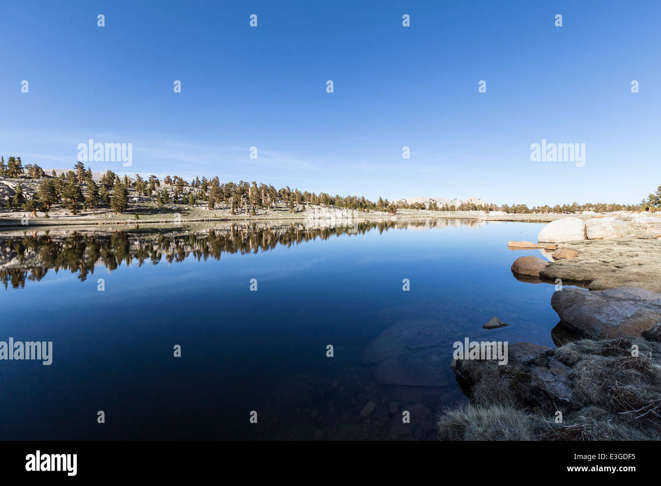 High Sierra dans le lac du bassin de coton près de Lone Pine, en Californie. Banque D'Images