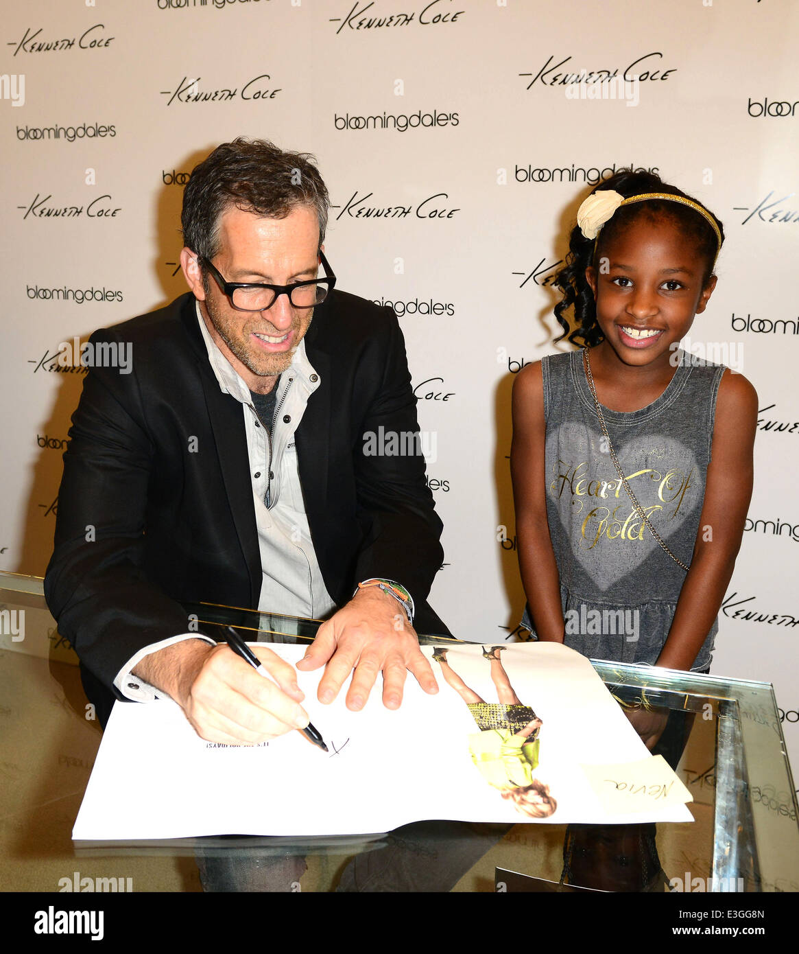 Kenneth Cole signe des exemplaires de son nouveau livre intitulé "C'est un production Kenneth Cole' à Bloomingdales avec : Kenneth Cole Où : Aventura, Florida, United States Quand : 09 Nov 2013 Banque D'Images