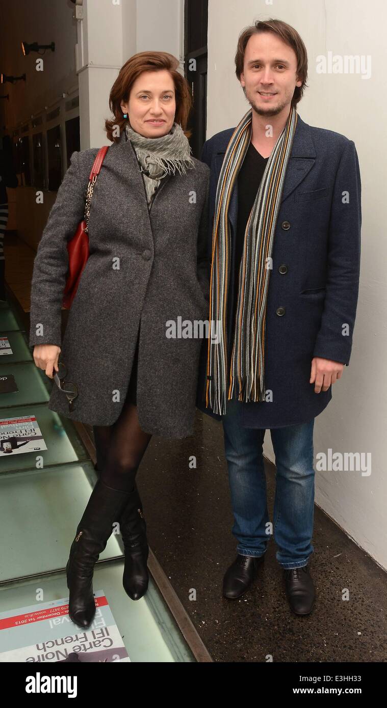 Jérôme Bonnell Directeur et actrice Emmanuelle Devos assister à la projection d'un soupir à l'Irlande Dublin - Gala d'ouverture de la carte noire FII French Film Festival... Avec : Emmanuelle Devos,Jérôme Bonnell Où : Dublin, Irlande Date : 20 Nov 2013 Banque D'Images