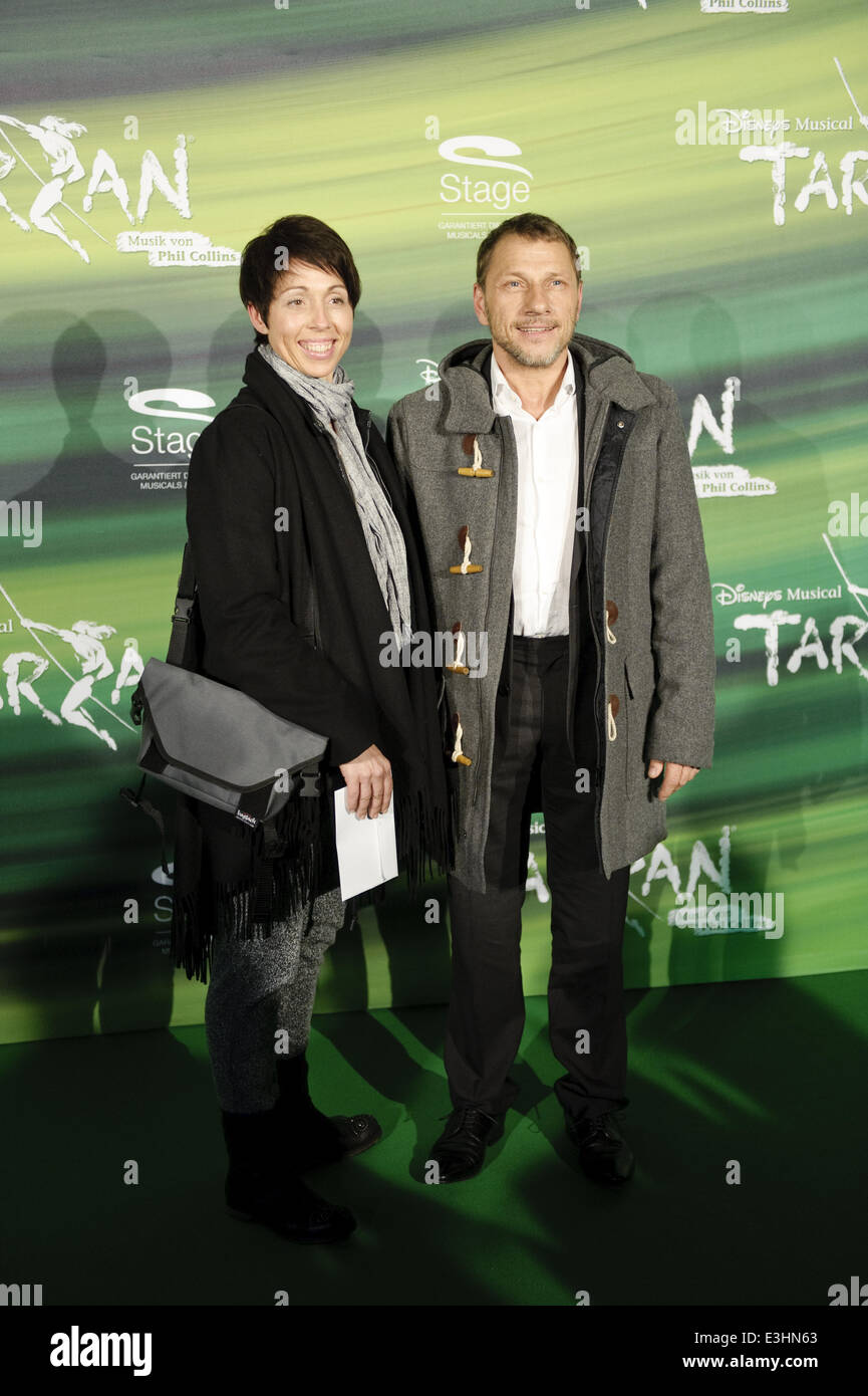 Les clients arrivant de célébrité pour la première de Disney's Musical Tarzan chez SI-Centrum Stuttgart. En vedette : Richy Müller Où : Stuttgart, Allemagne Quand : 21 Nov 2013 Banque D'Images