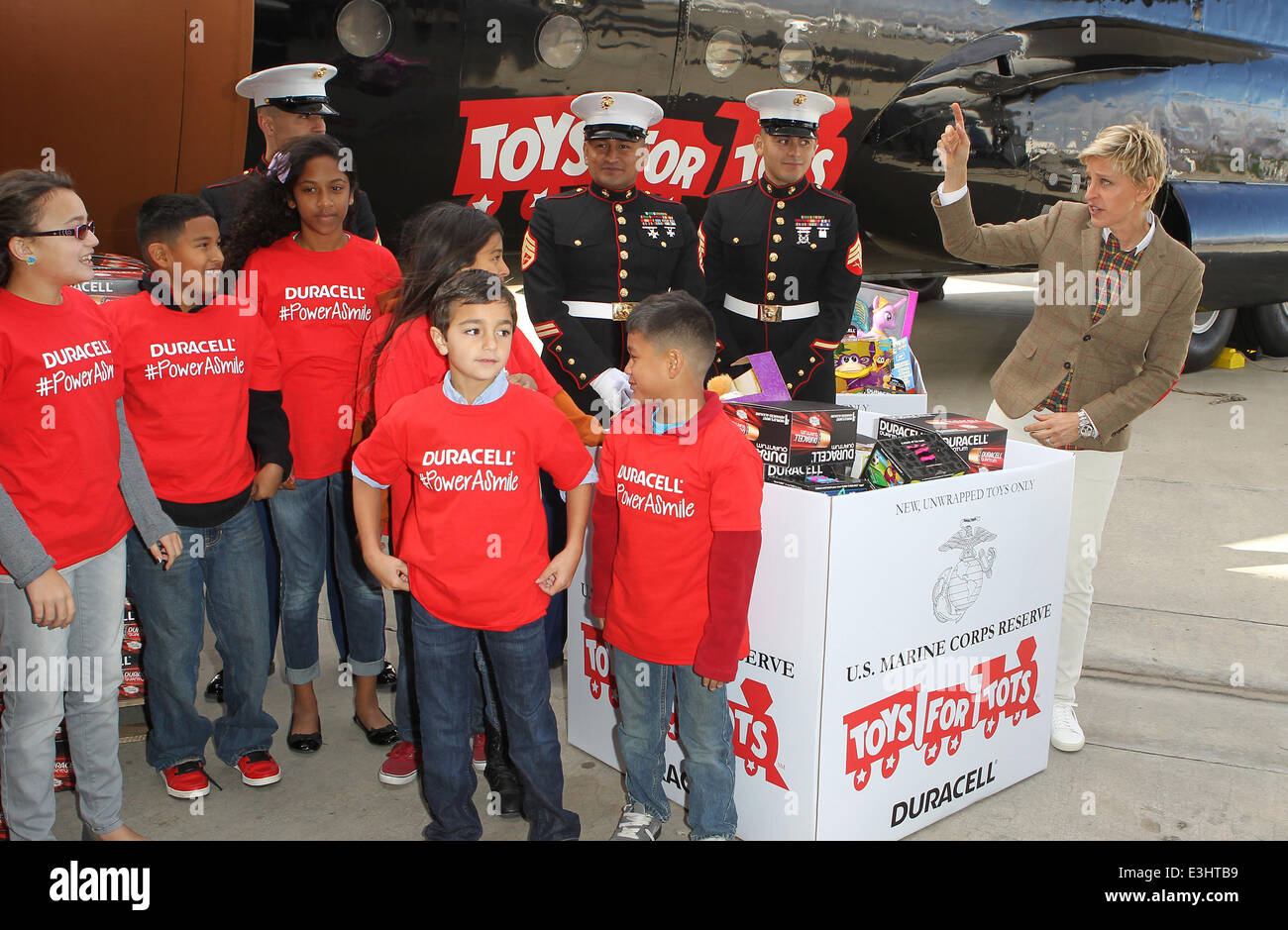Ellen DeGeneres annoncer 'Power Duracell un sourire' campagne pour Toys for Tots à Van Nuys Airport comprend : Ellen DeGeneres Où : Van Nuys, California, United States Quand : 22 Nov 2013 Banque D'Images