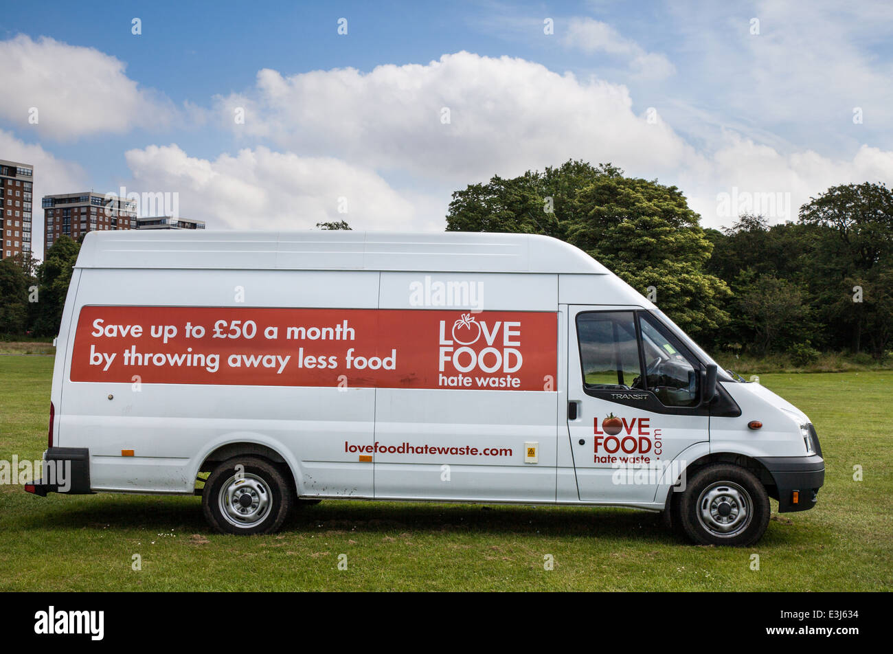 L'amour, la haine de l'alimentation, des déchets Logo sur white van Oye, l'Afrique à Sefton Park, Liverpool, Merseyside, Royaume-Uni Banque D'Images