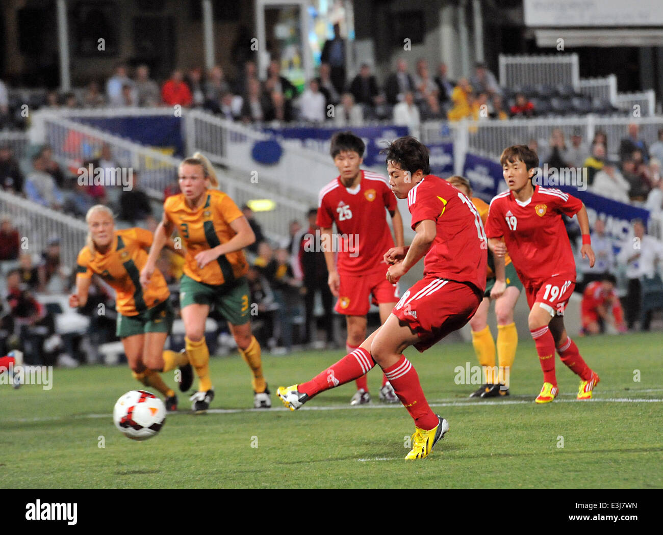 Women's International match amical contre l'Australie Matildas Chine PR à Parramatta Stadium comprend : Ying Li Où : Sydney, Australie Quand : 27 Nov 2013 Banque D'Images