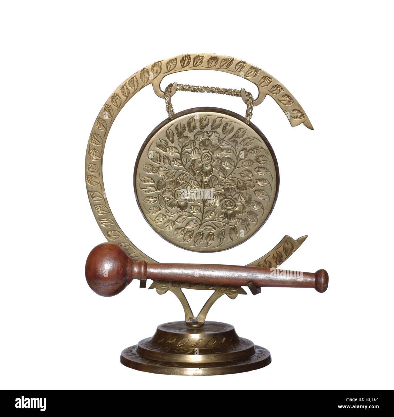 Vieux métal gong sur fond blanc Banque D'Images