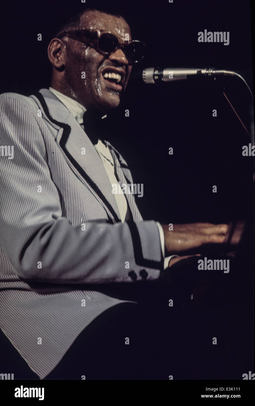 Ray Charles Il Est Mort Le Soleil Ray charles singer Banque de photographies et d'images à haute résolution -  Alamy