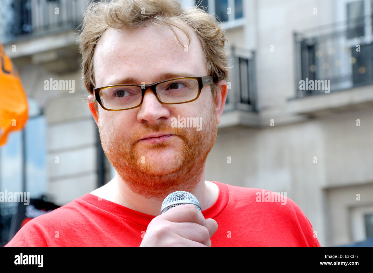 Richard Bagley - rédacteur en chef de l'Étoile du Matin - prenant la parole à l'Assemblée du peuple manifestation contre l'austérité, 21 juin 2014 Banque D'Images