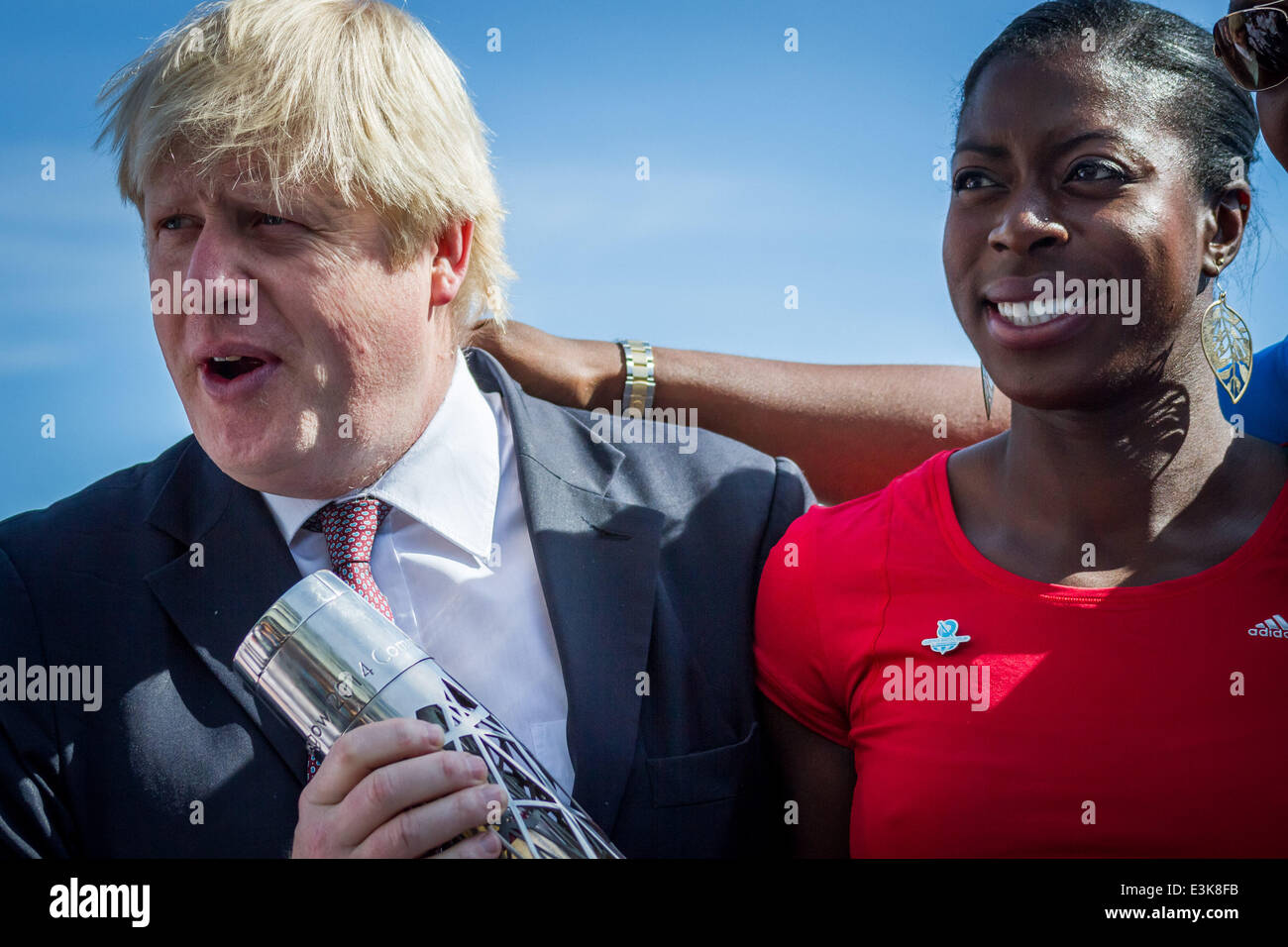 Le maire de Londres Boris Johnson se félicite de Jeux du Commonwealth, La Queen's baton Relay à Londres Banque D'Images