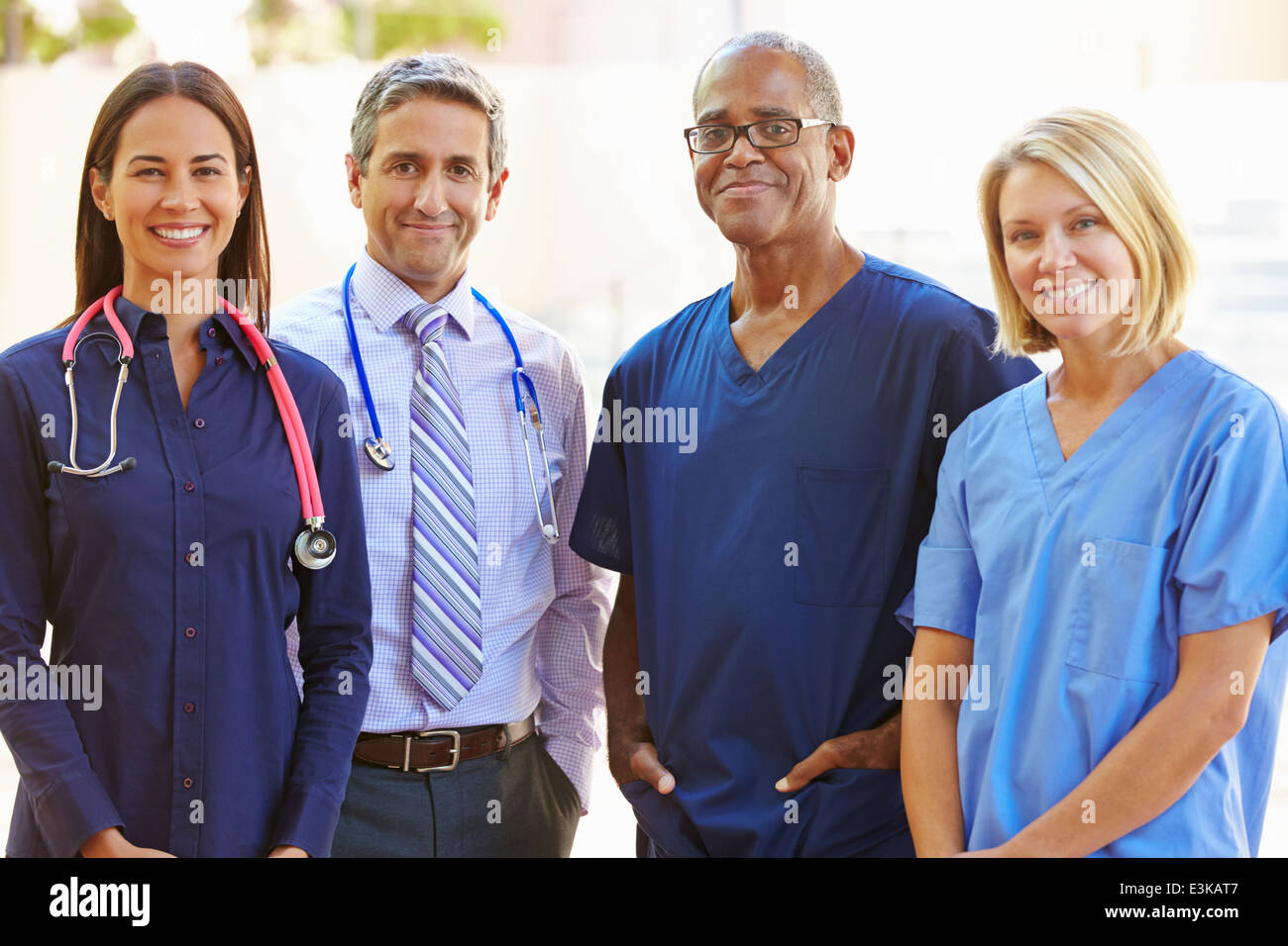 Portrait de l'extérieur de l'équipe médicale Banque D'Images