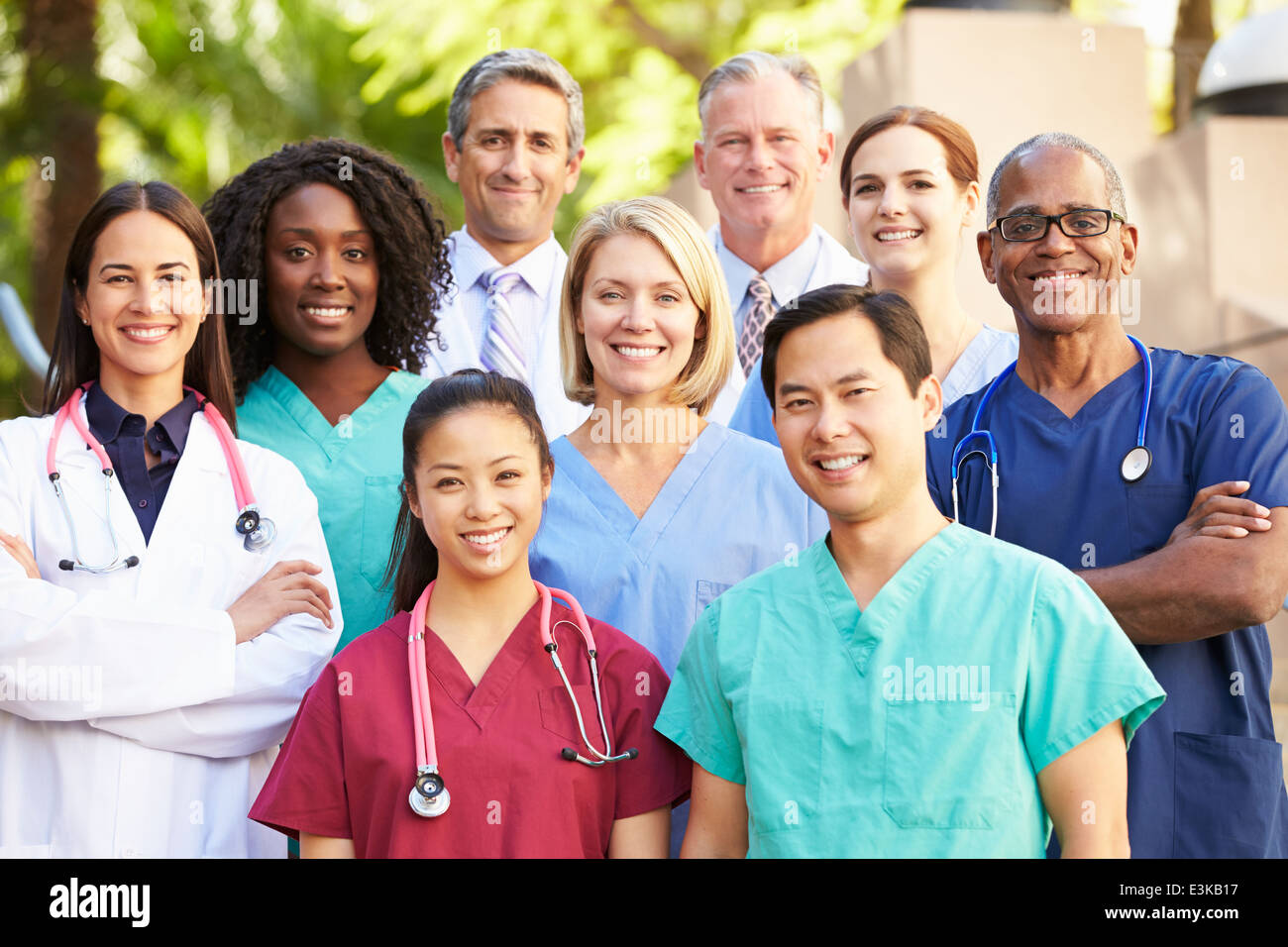 Portrait de l'extérieur de l'équipe médicale Banque D'Images