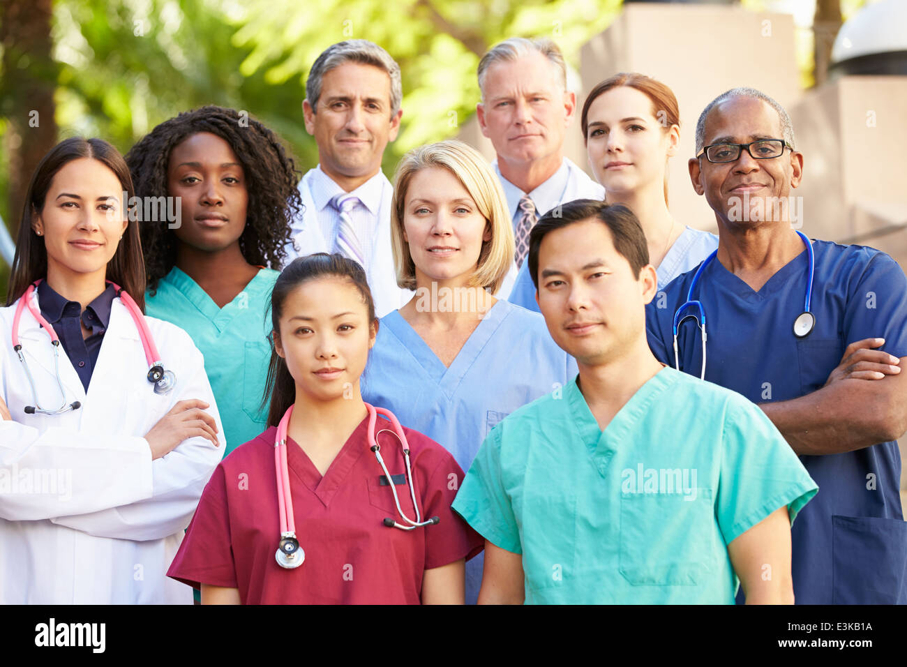 Portrait de l'extérieur de l'équipe médicale Banque D'Images