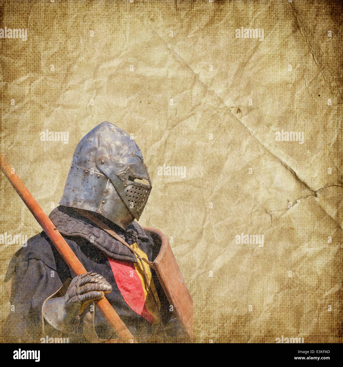 Armored Knight - carte postale rétro vintage sur fond de papier Banque D'Images