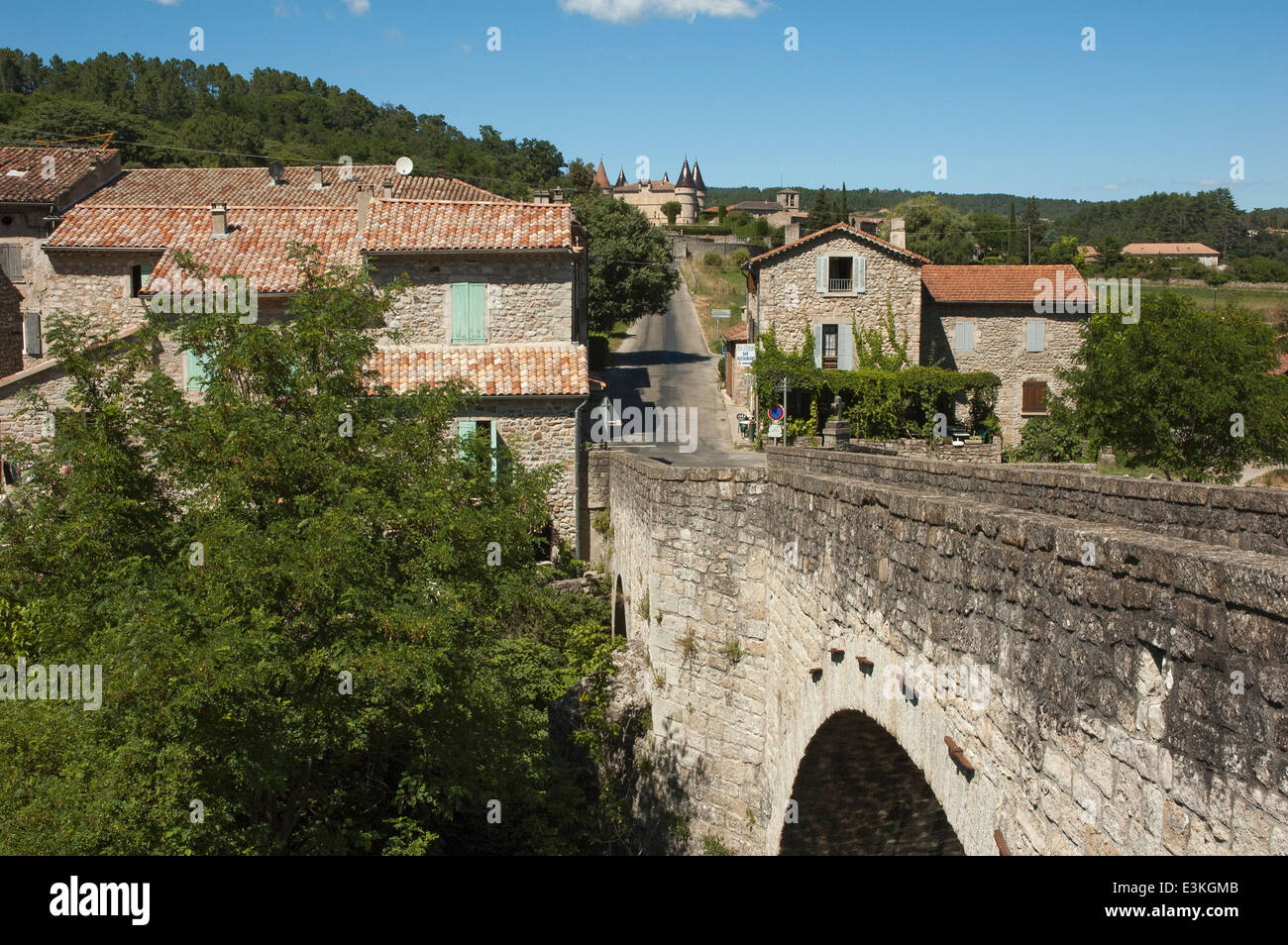 Voir à 'Le Pont' près du village "Les Vans", Ardèche, France. V.D. Photo  Photo Stock - Alamy