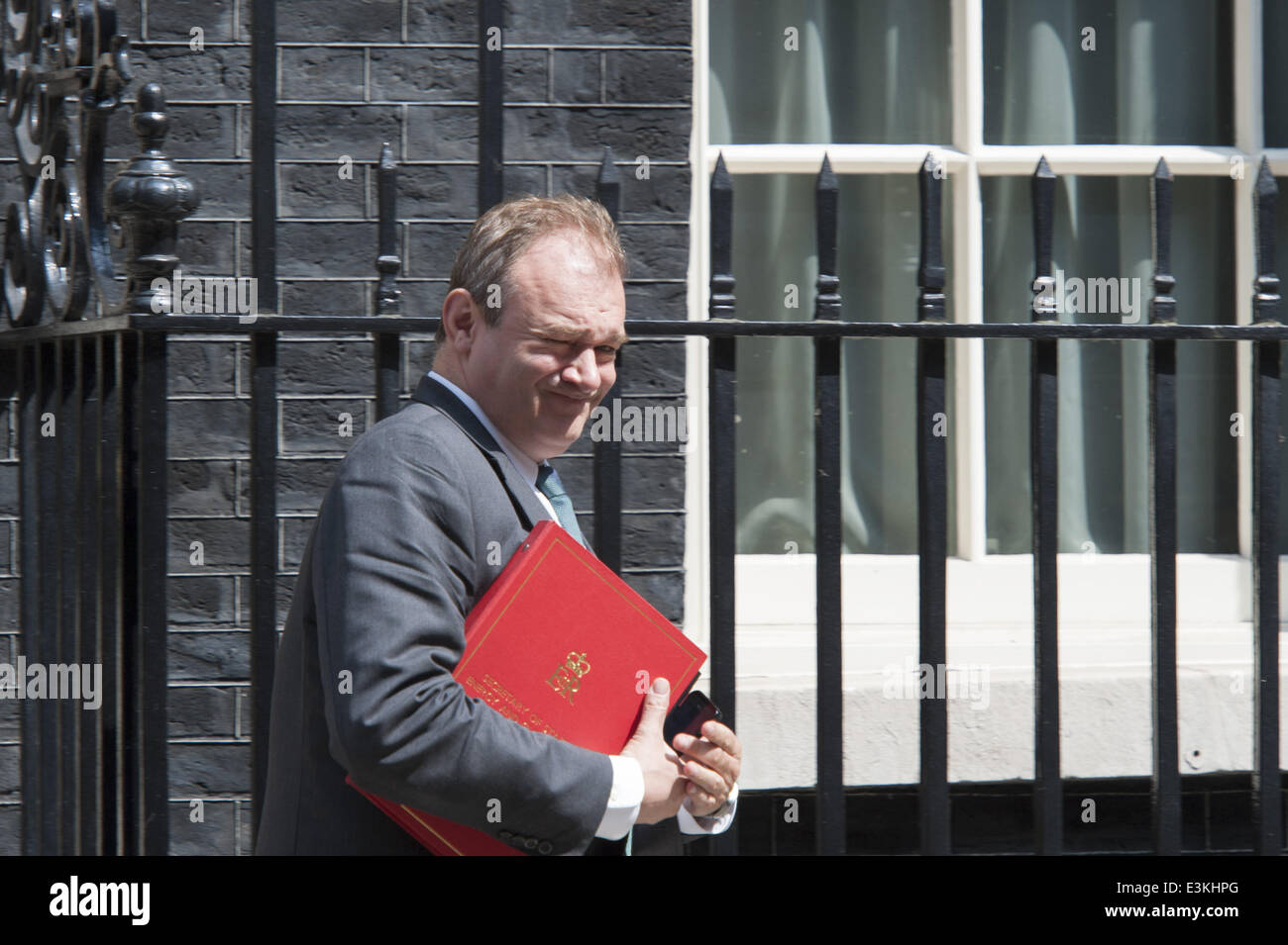 24 juin 2014 - Londres, Royaume-Uni - Downing Street, London, UK. 24 juin 2014. Les ministres arrivent à Downing Street à Londres pour la réunion hebdomadaire du cabinet. Sur la photo : EDWARD DAVEY - Secrétaire d'État à l'énergie et le changement climatique. (Crédit Image : © Lee Thomas/ZUMA/ZUMAPRESS.com) fil Banque D'Images