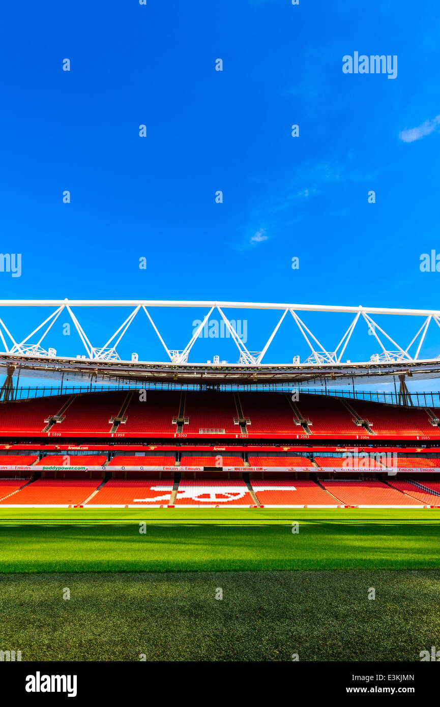 Vue sur terrain, à l'intérieur de l'Emirates Stadium, Arsenal Football Club. Banque D'Images