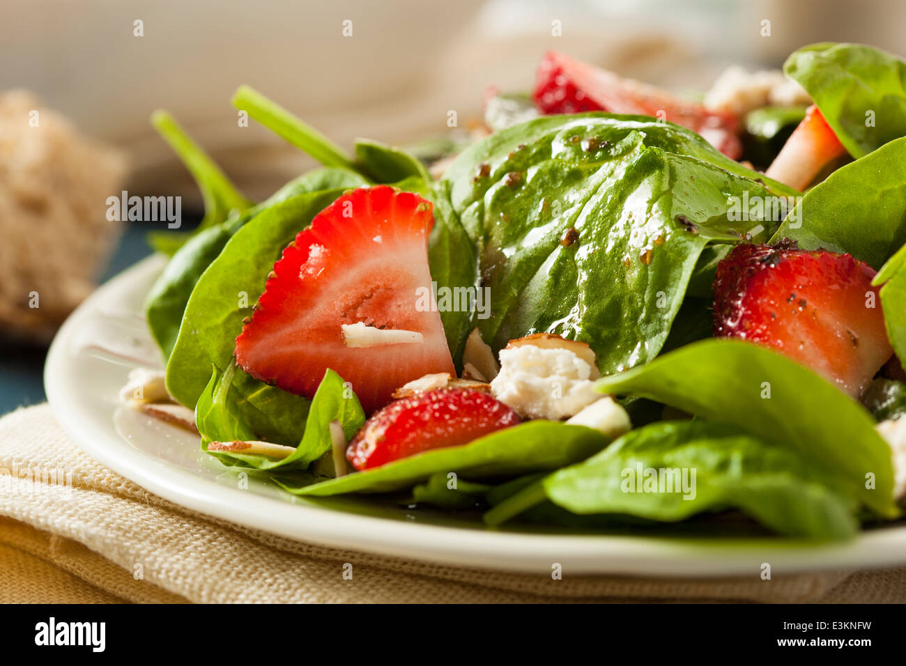 Santé Bio balsamique aux fraises Salade d'épinards Banque D'Images