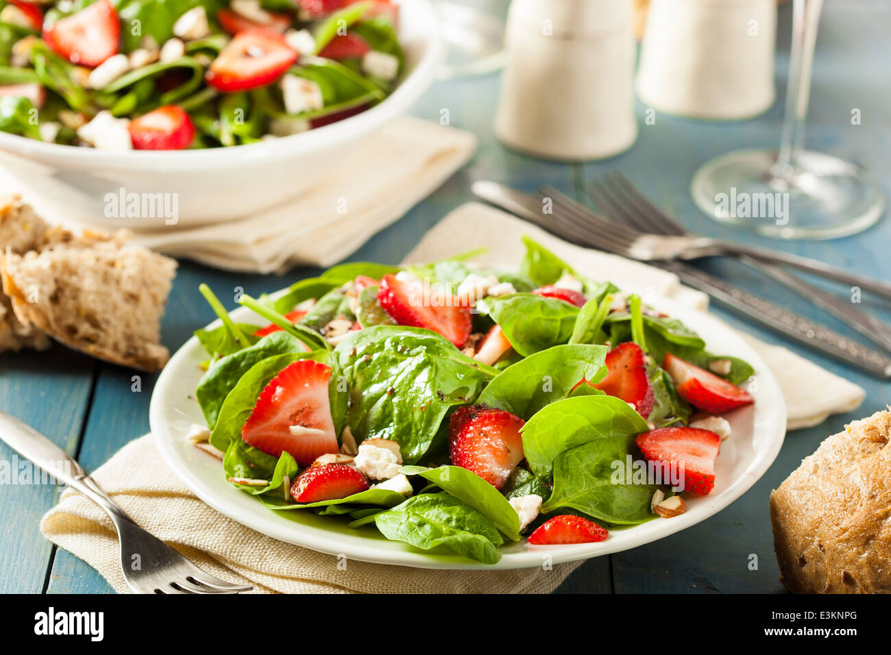 Santé Bio balsamique aux fraises Salade d'épinards Banque D'Images