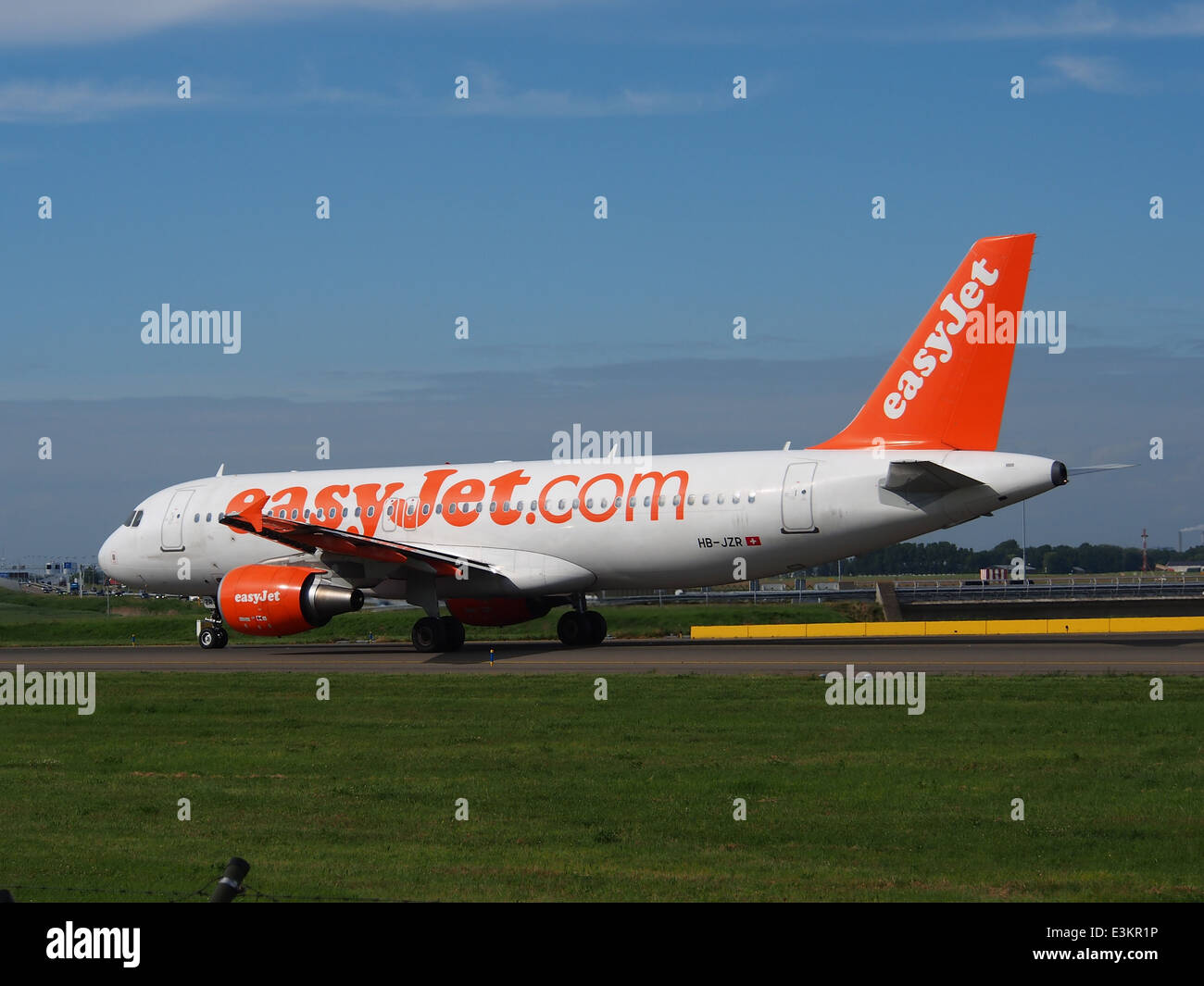HB-JZR Airbus A320-214 easyJet Suisse taxiing à Schiphol (AMS - EHAM), aux  Pays-Bas, 18mai2014, pic-3 Photo Stock - Alamy