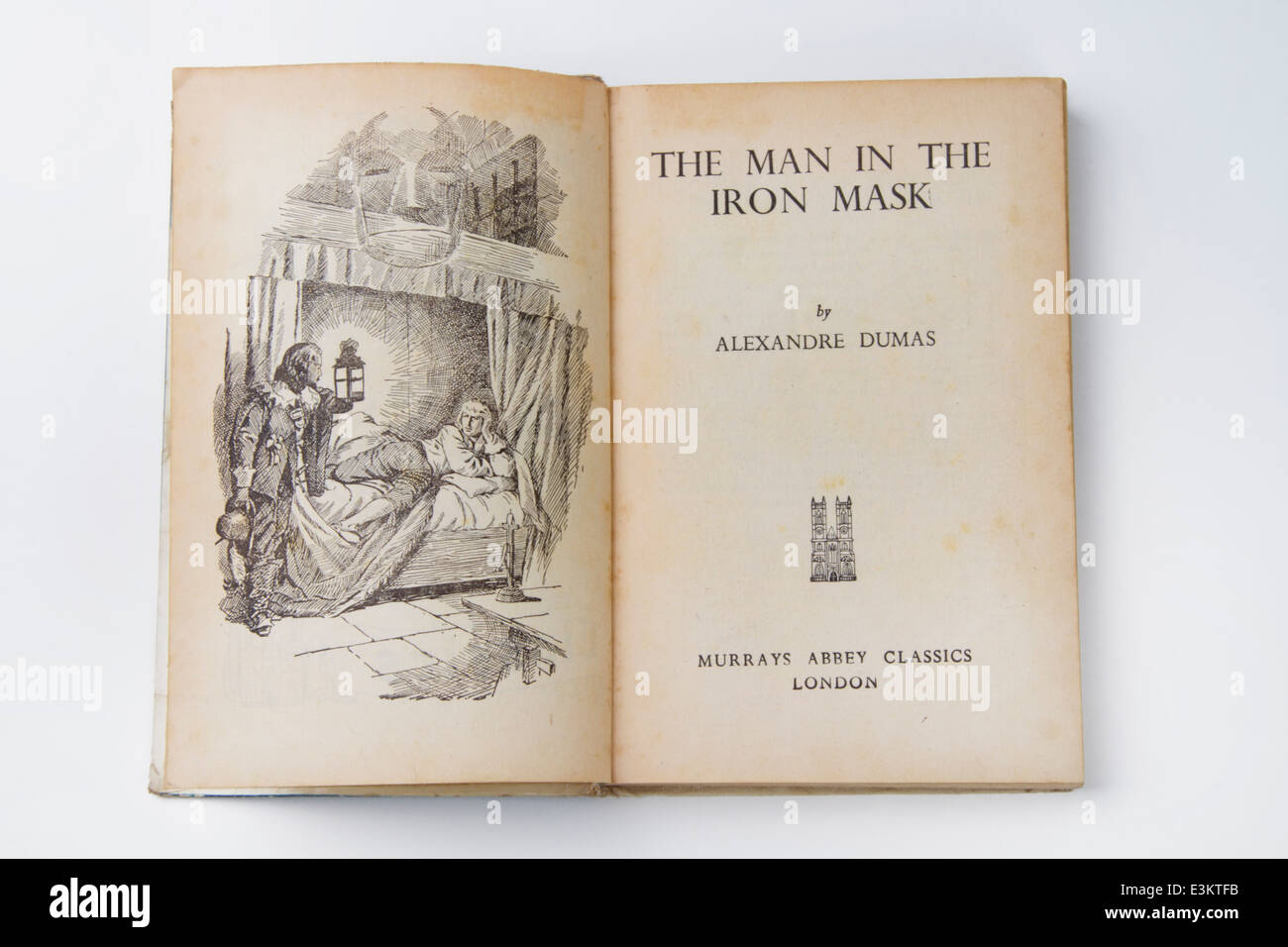 L'illustration et la page de titre d'un roman classique de l'Abbaye 1950 intitulé l'homme au masque de fer Banque D'Images