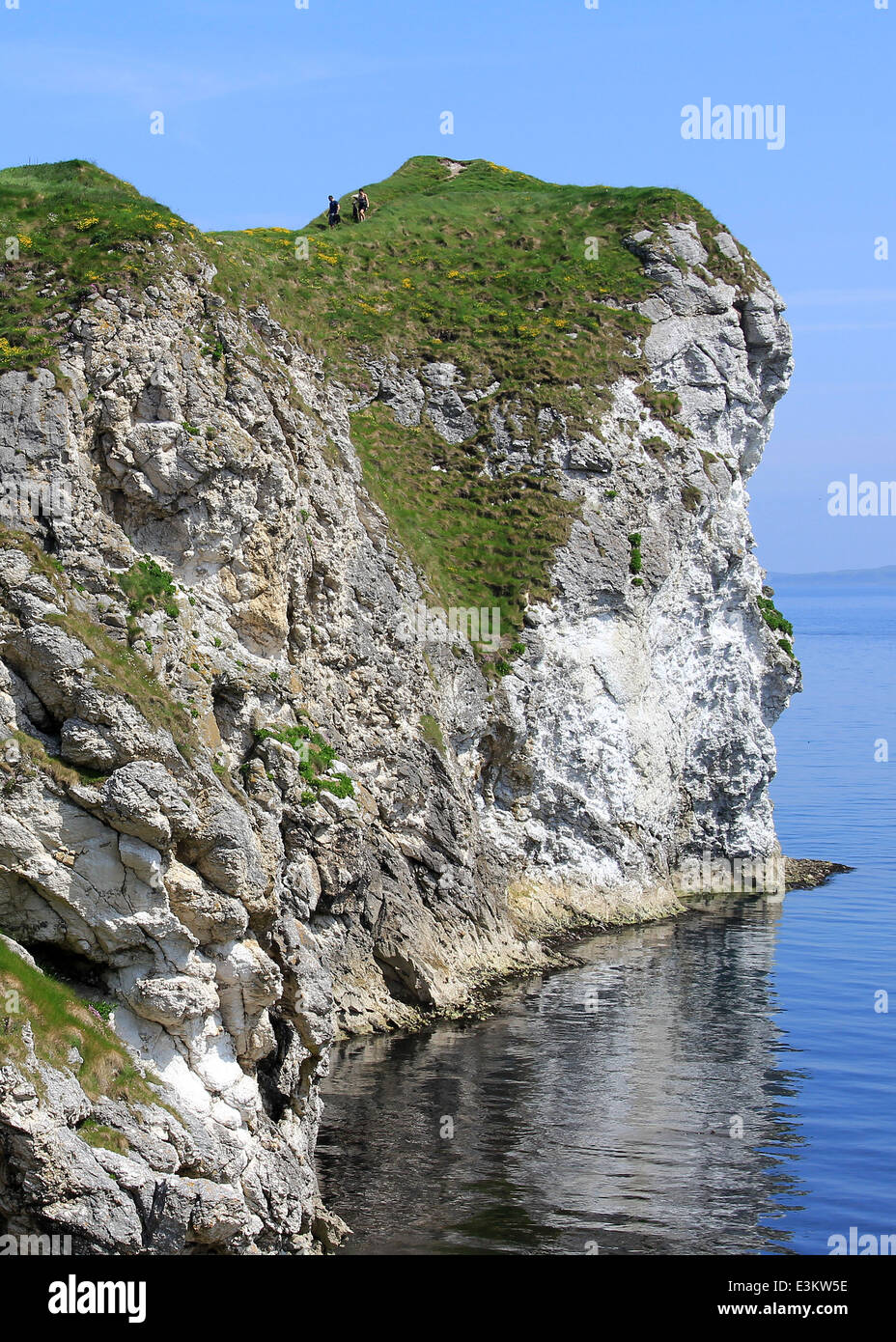 Situation spectaculaire à Kinbane Head sur la côte de Causeway en Irlande du Nord, juste à l'extérieur du château de Ballycastle Banque D'Images