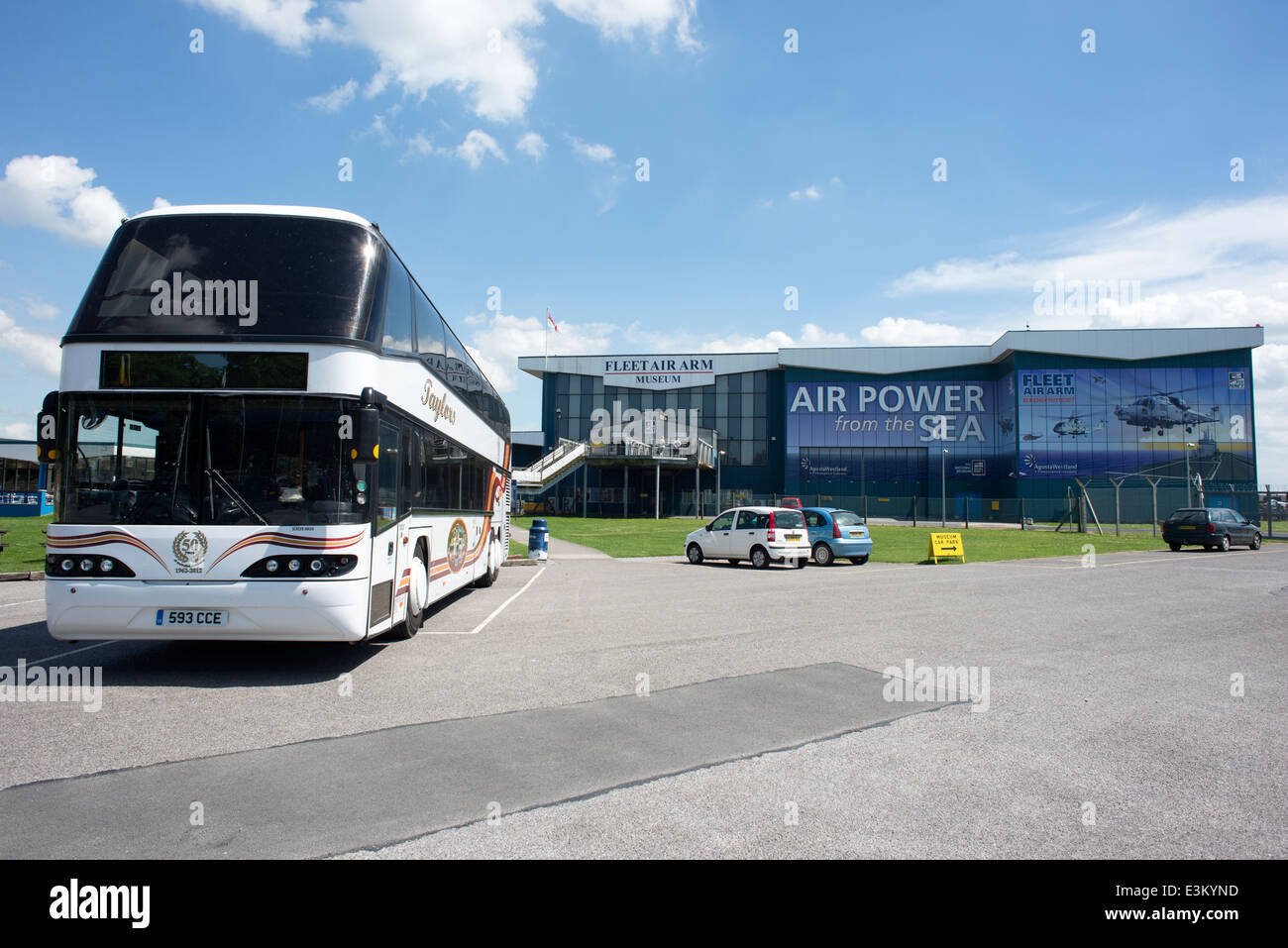 Tour bus garés à la Fleet Air arm Museum à Somerset Yeovilton England UK Banque D'Images