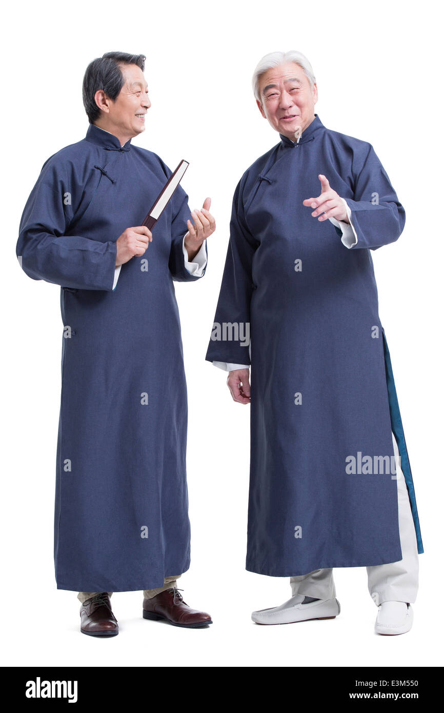 Cheerful senior hommes en costume traditionnel Banque D'Images