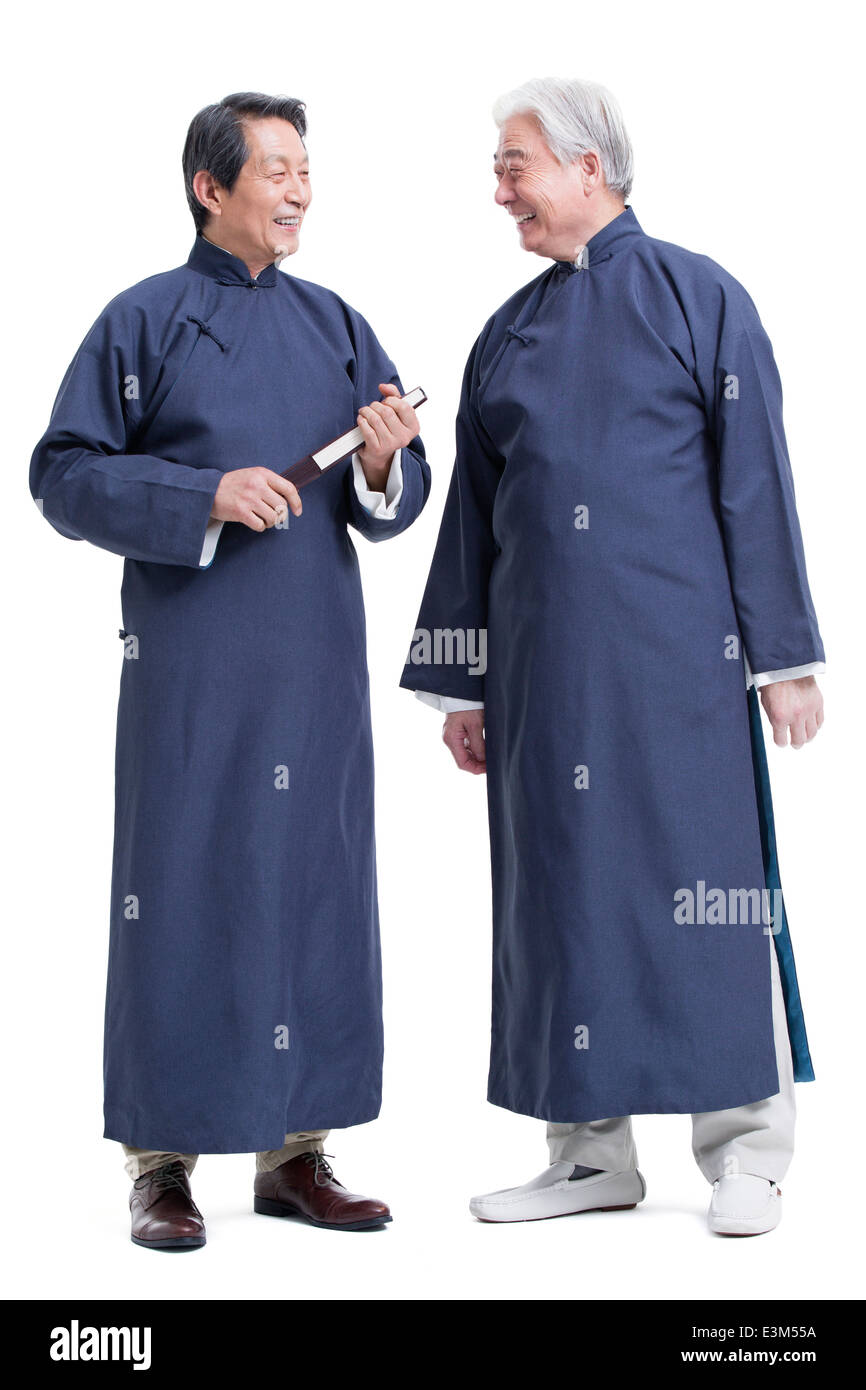 Cheerful senior hommes en costume traditionnel Banque D'Images