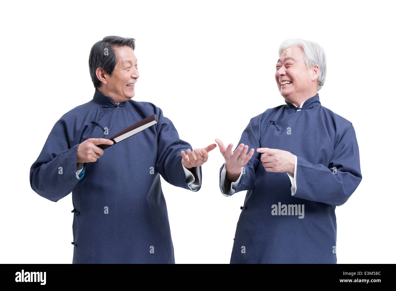 Cheerful senior hommes en costume traditionnel Banque D'Images