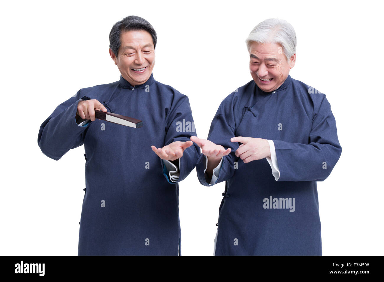 Cheerful senior hommes en costume traditionnel Banque D'Images