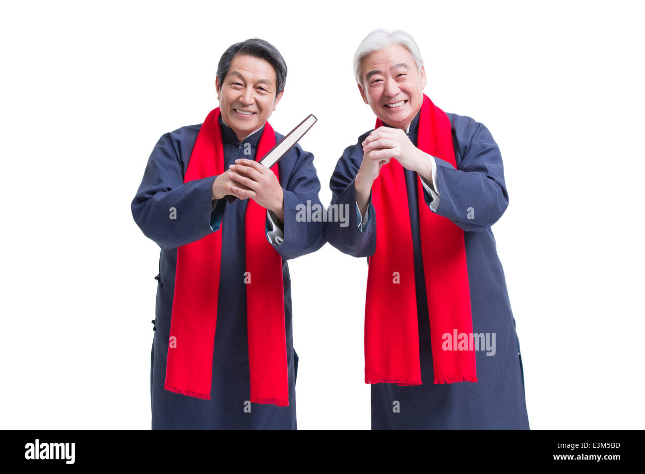 Happy senior hommes salutations pour le Nouvel An chinois Banque D'Images