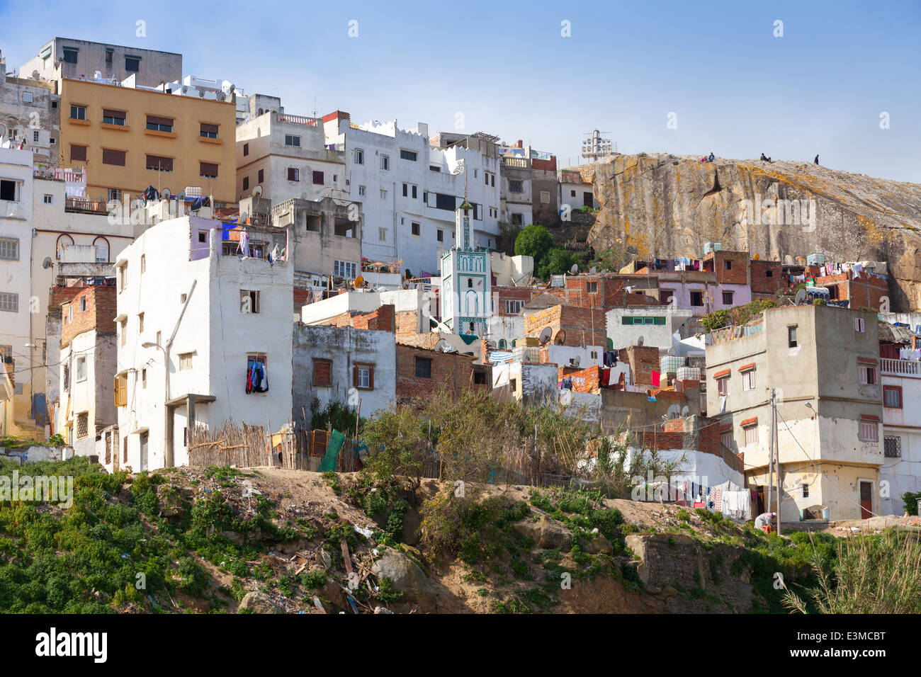 Tanger, Maroc. Vieilles maisons colorées traditionnelles vivant de Medina Banque D'Images