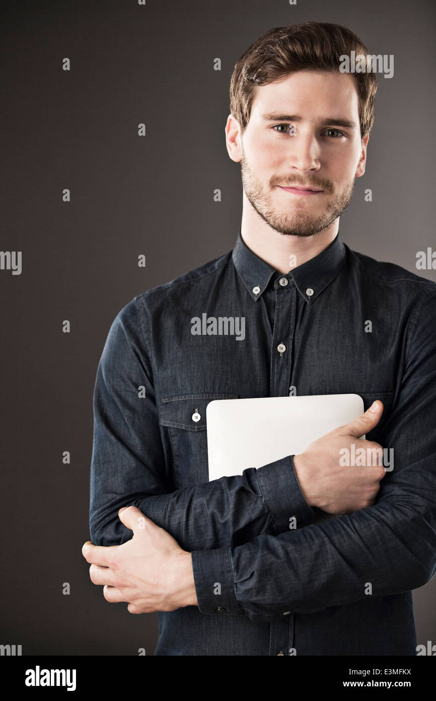 Portrait of serious businessman holding digital tablet Banque D'Images