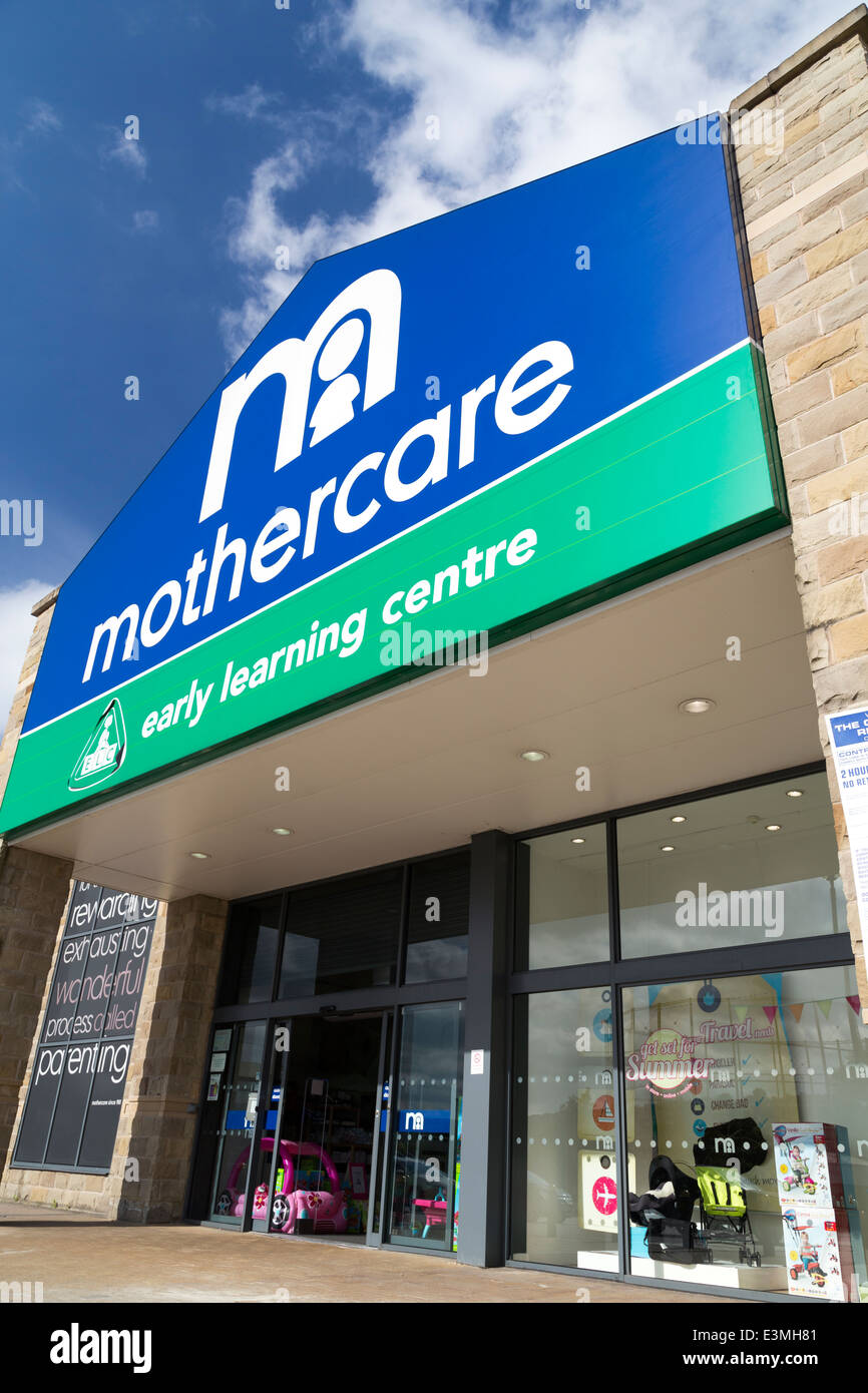 UK, Huddersfield, the Great Northern Retail Park, 'Mothercare' store façade. Banque D'Images