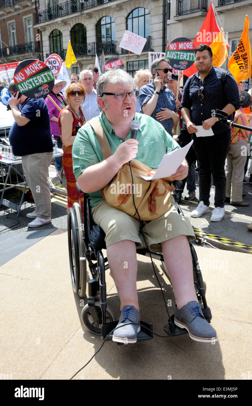 Sean McGovern - co-président du TUC's comité de travailleurs handicapés - en dehors de la BBC, le 21 juin 2014 Banque D'Images