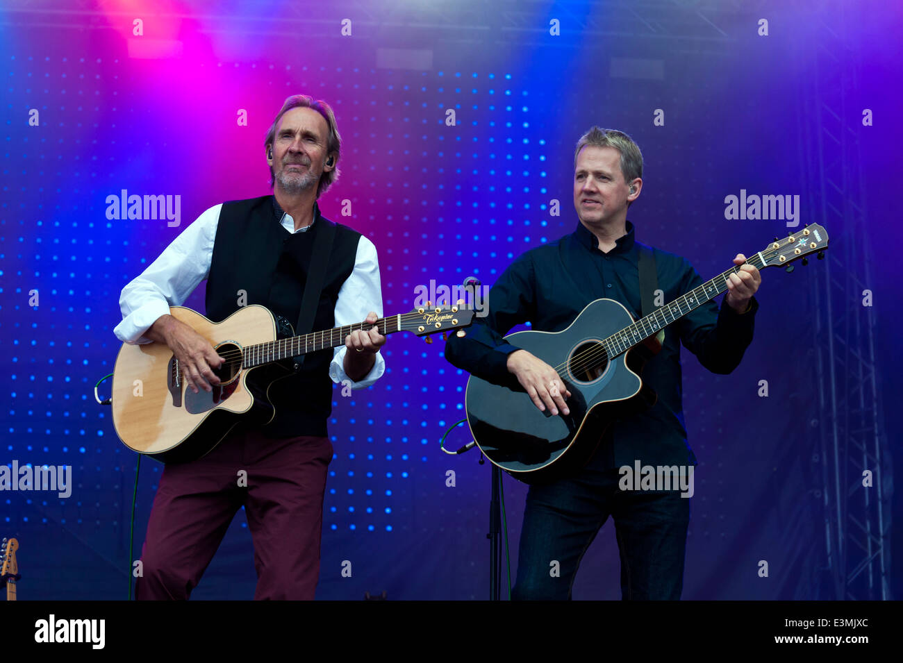 Mike et la mécanique en direct sur Semaine de Kiel 2014, Juin 24 Genesis-Member ; Mike Rutherford et Anthony Drennan sur la guitare Banque D'Images