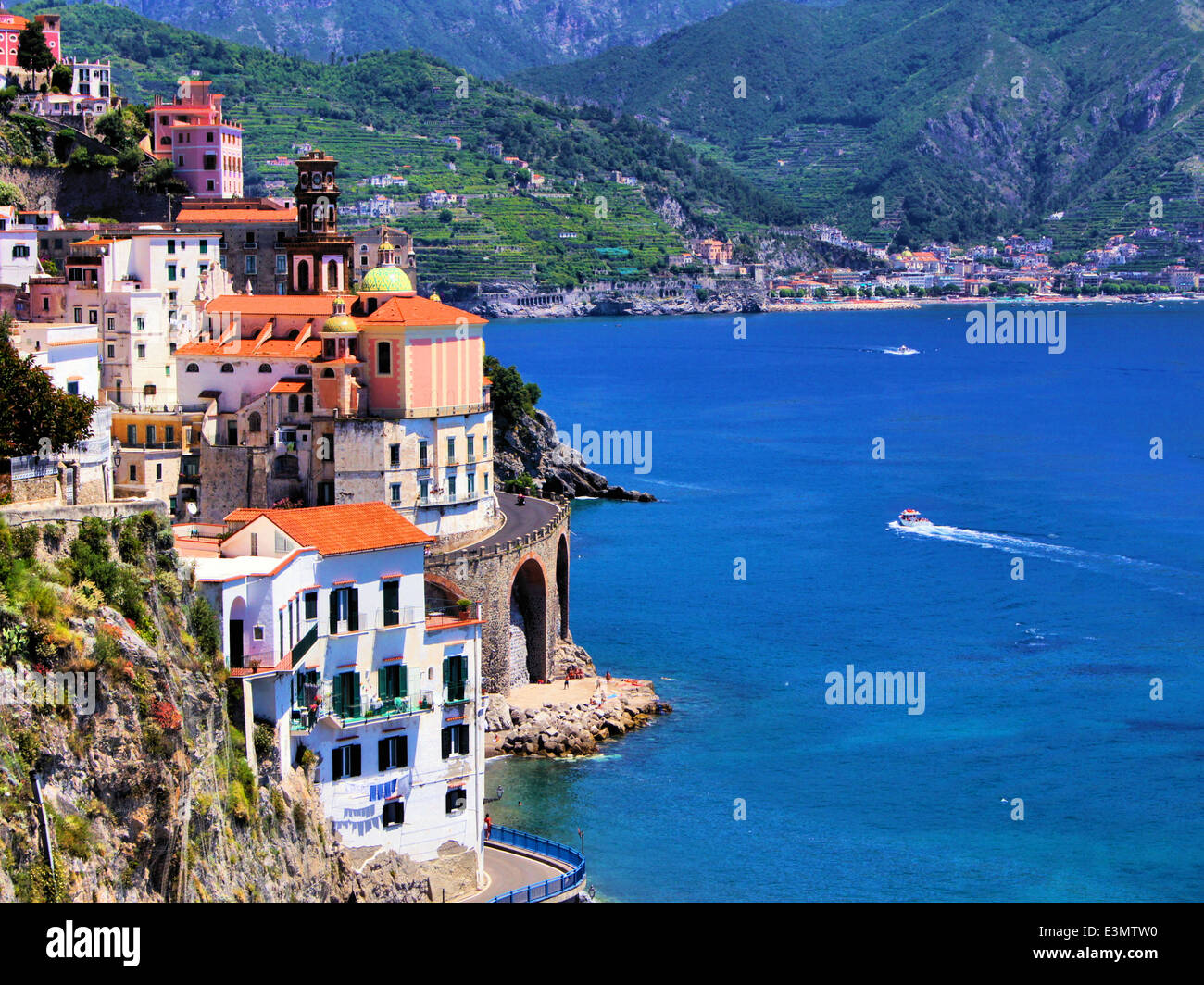 Beau village de Atrani le long de la Côte d'Amalfi, Italie Banque D'Images