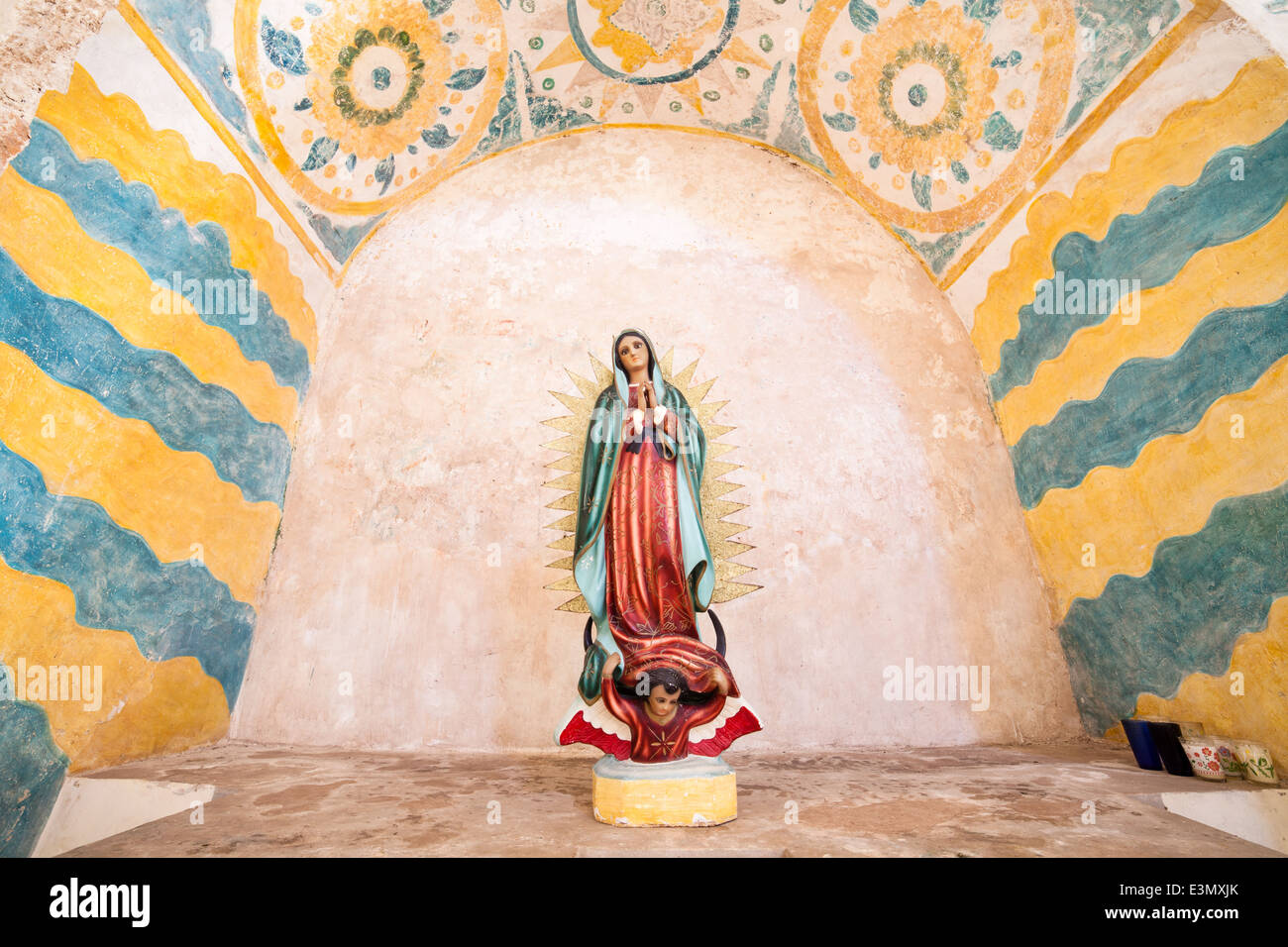 Vierge de Guadalupe à l'église de Santo Domingo de Uayma, Yucatan, Mexique. Banque D'Images