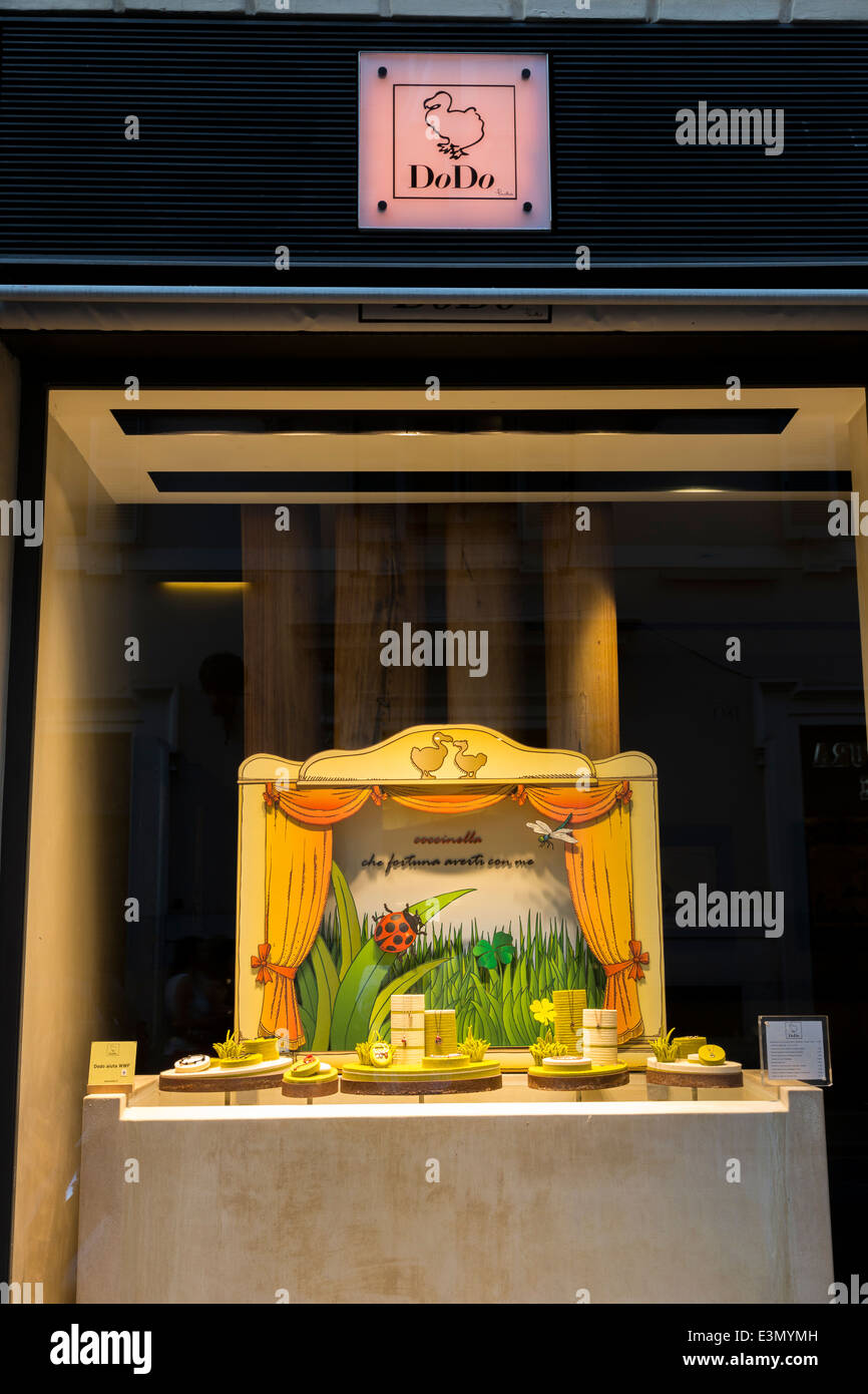 Jewelry shop shops shopping Banque de photographies et d'images à haute  résolution - Alamy