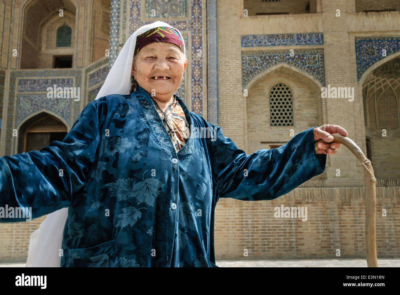 Portrait d'une vieille femme sans dents, Boukhara, Ouzbékistan, l'Asie Banque D'Images